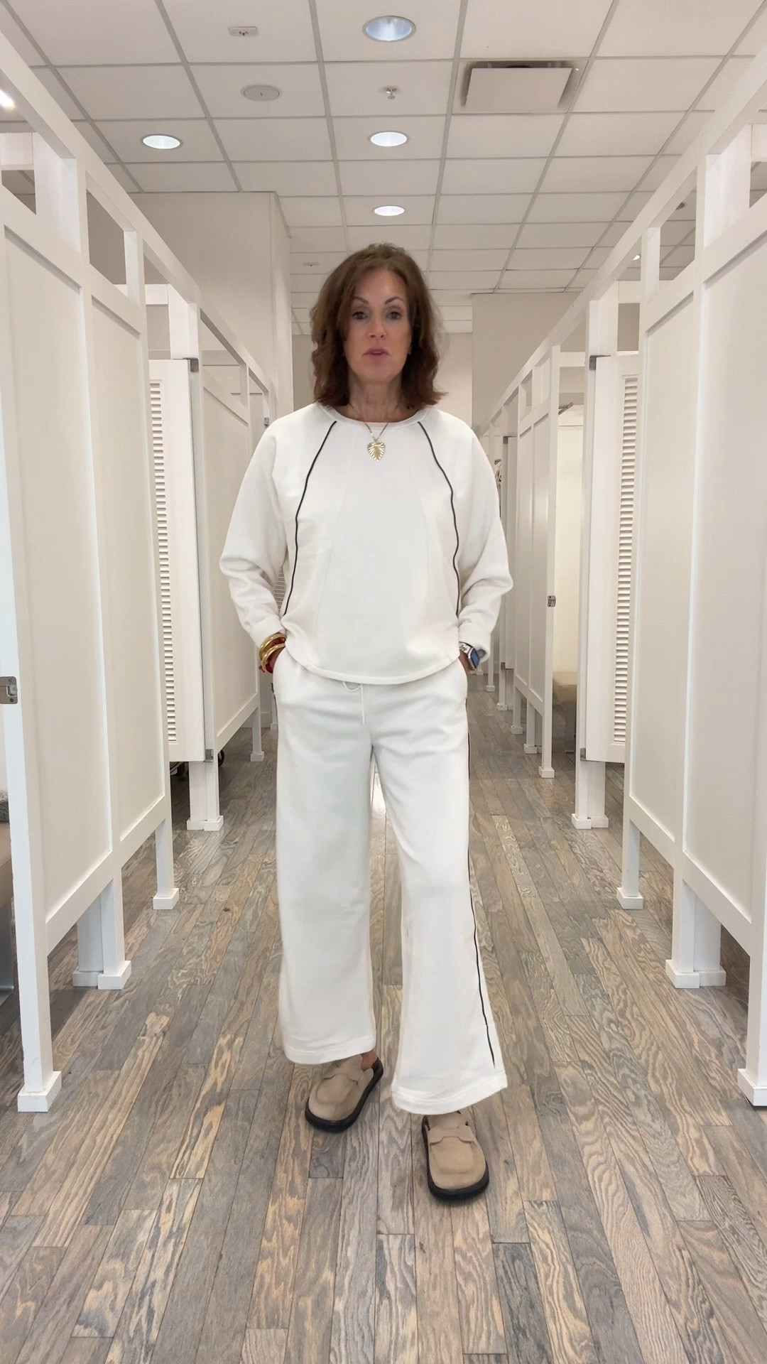 Sweatshirt and sweatpants - size medium 

Loungewear
Activewear
Travel style 

#LTKTravel #LTKTall #LTKMidsize