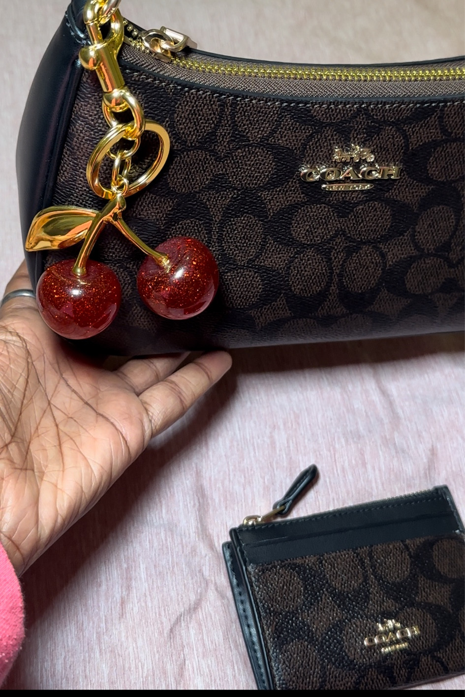 Perfect staple bag and I’m obsessed with this brown color.