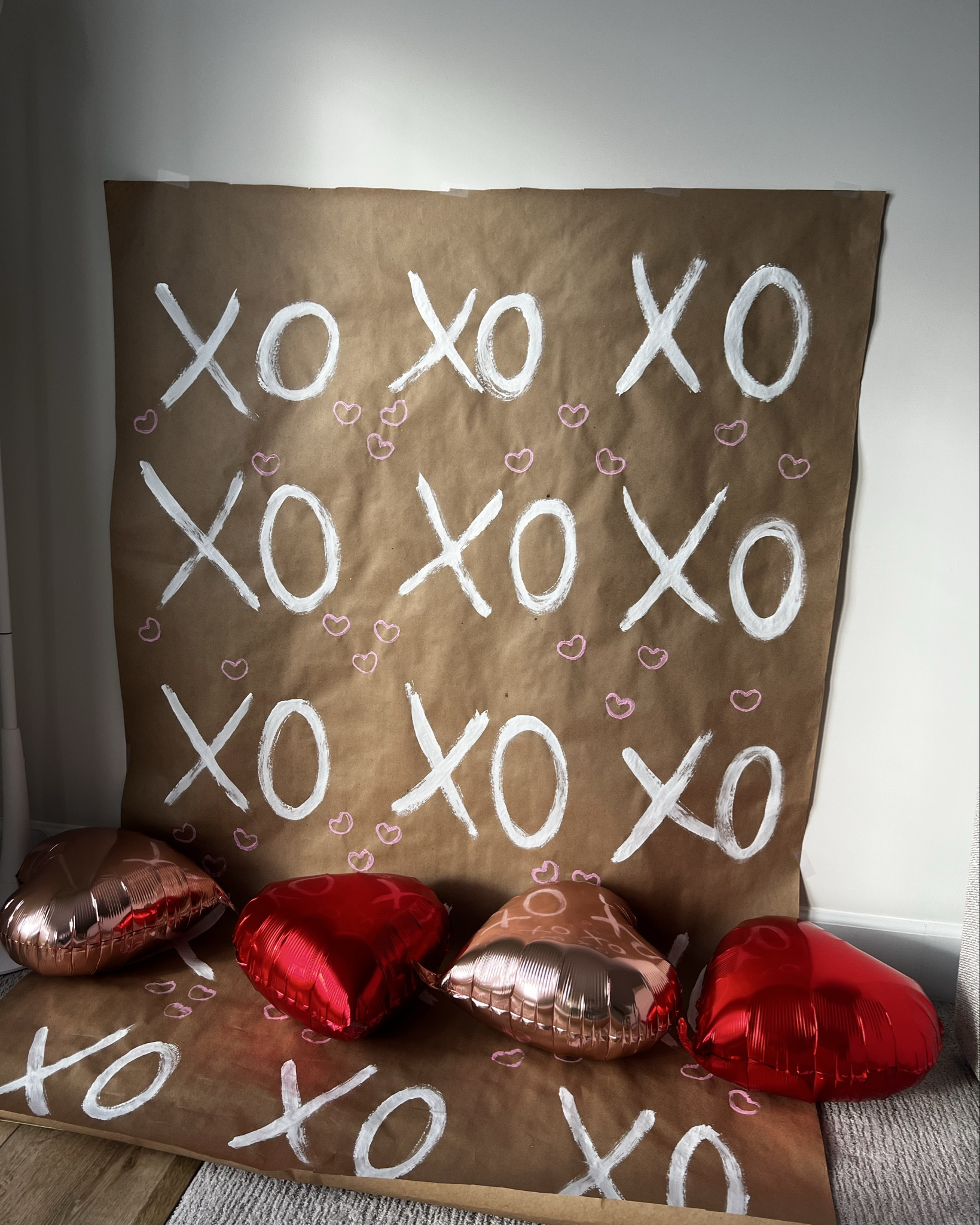 Quick and easy Valentine’s Day photo backdrop number 2 🤍✌🏼
.

#LTKSeasonal #LTKHome #LTKKids