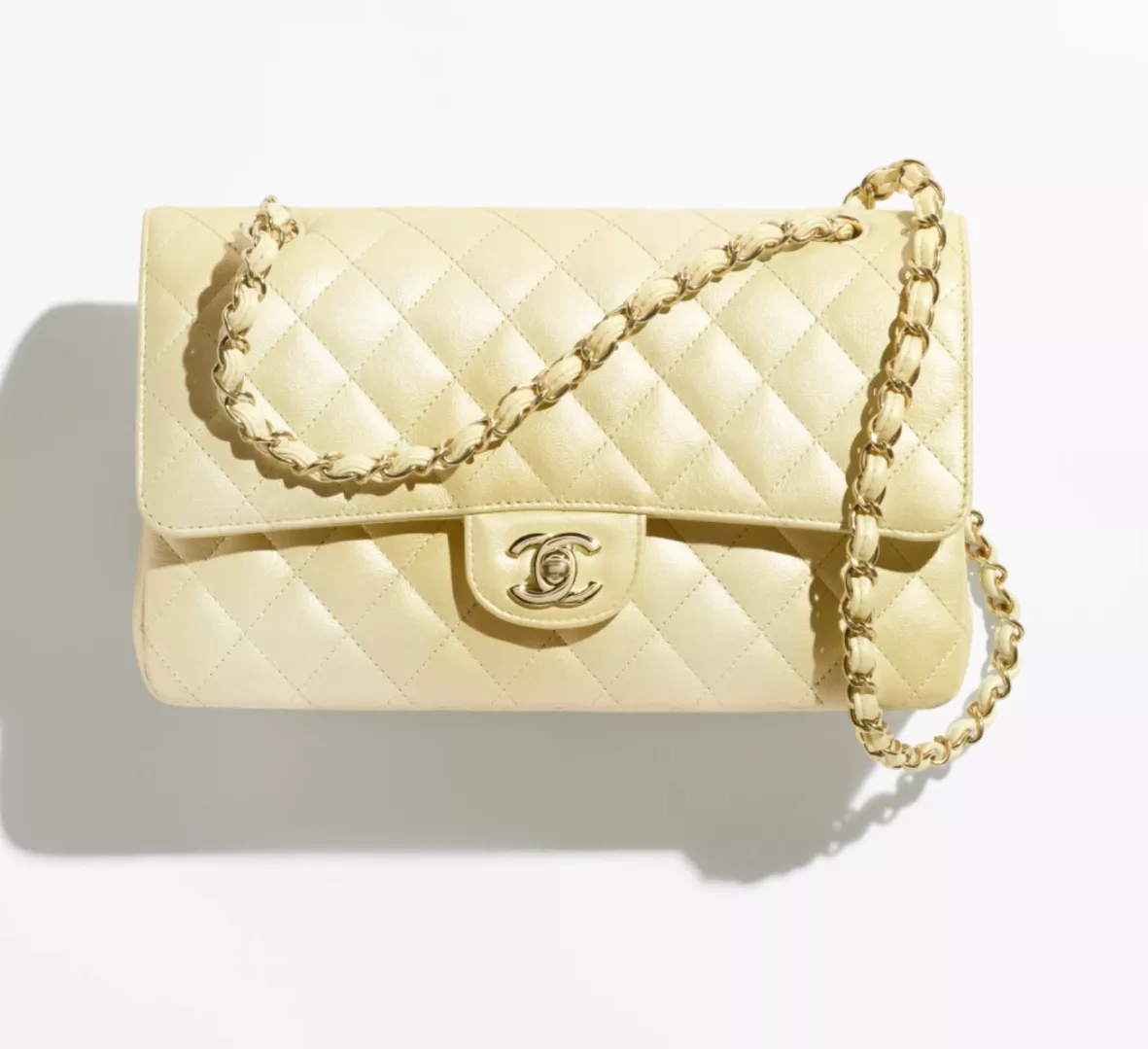 Obsessed with this Chanel medium flap. Loving the ease of this