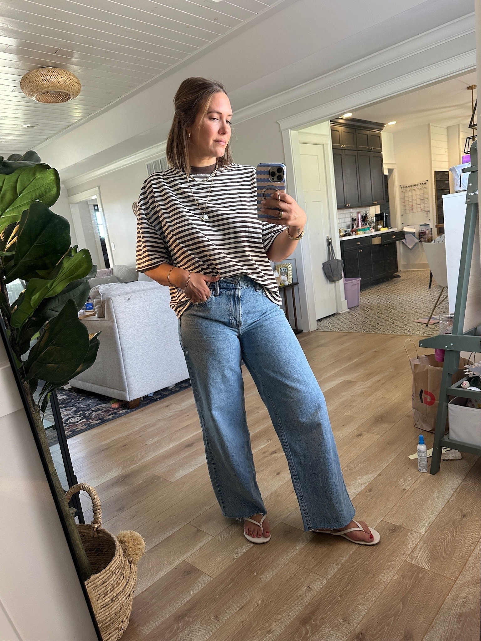 Loving these jeans from Abercrombie!! So comfortable and flattering 🤎🔗 These exact jeans are sold out but I’ve linked similar!

#LTKSaleAlert #LTKootd
