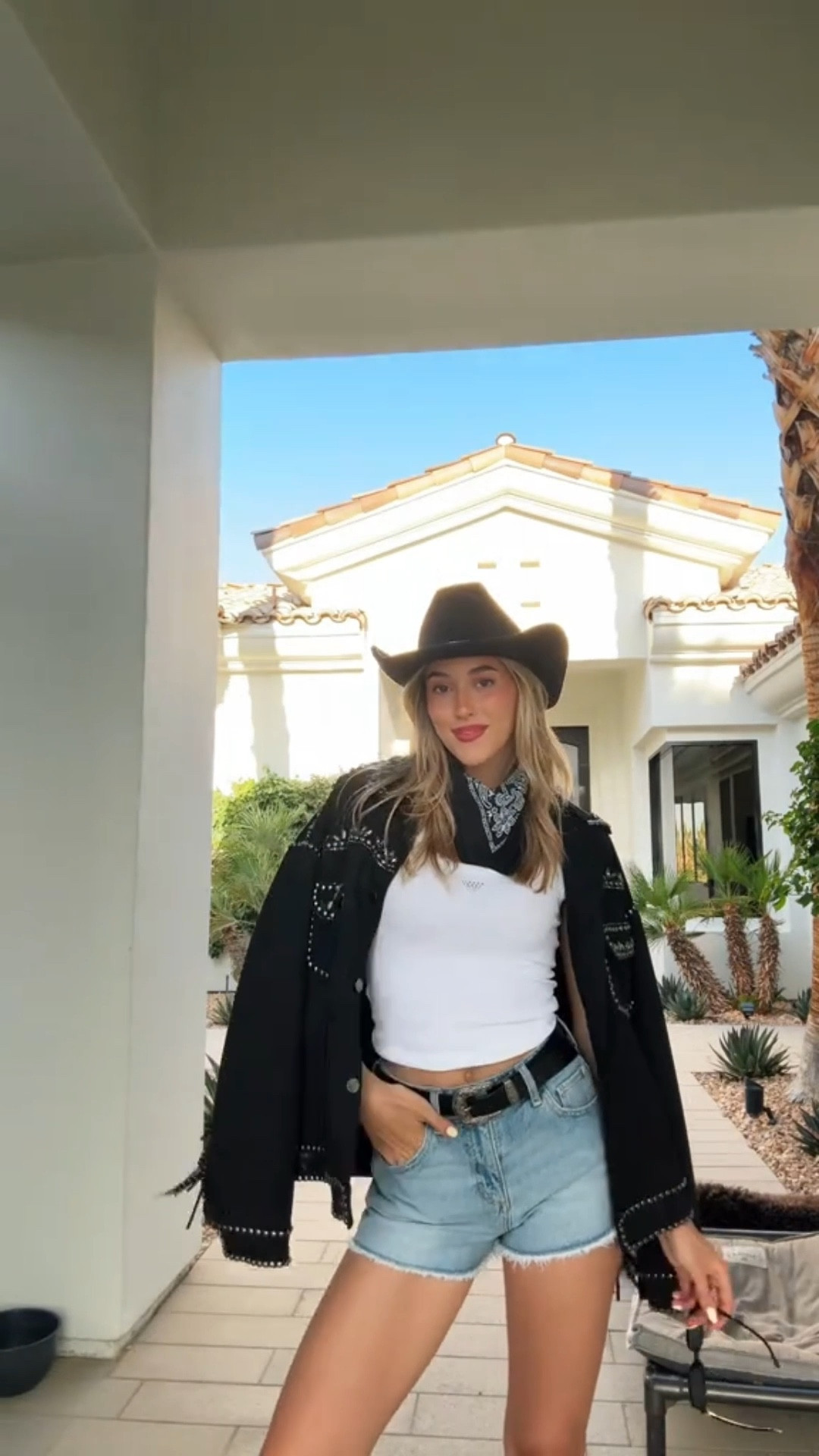 DAY 1 !!!! In @GUESS 🤠🌵

#LTKFestival #LTKStyleTip #LTKWatchNow