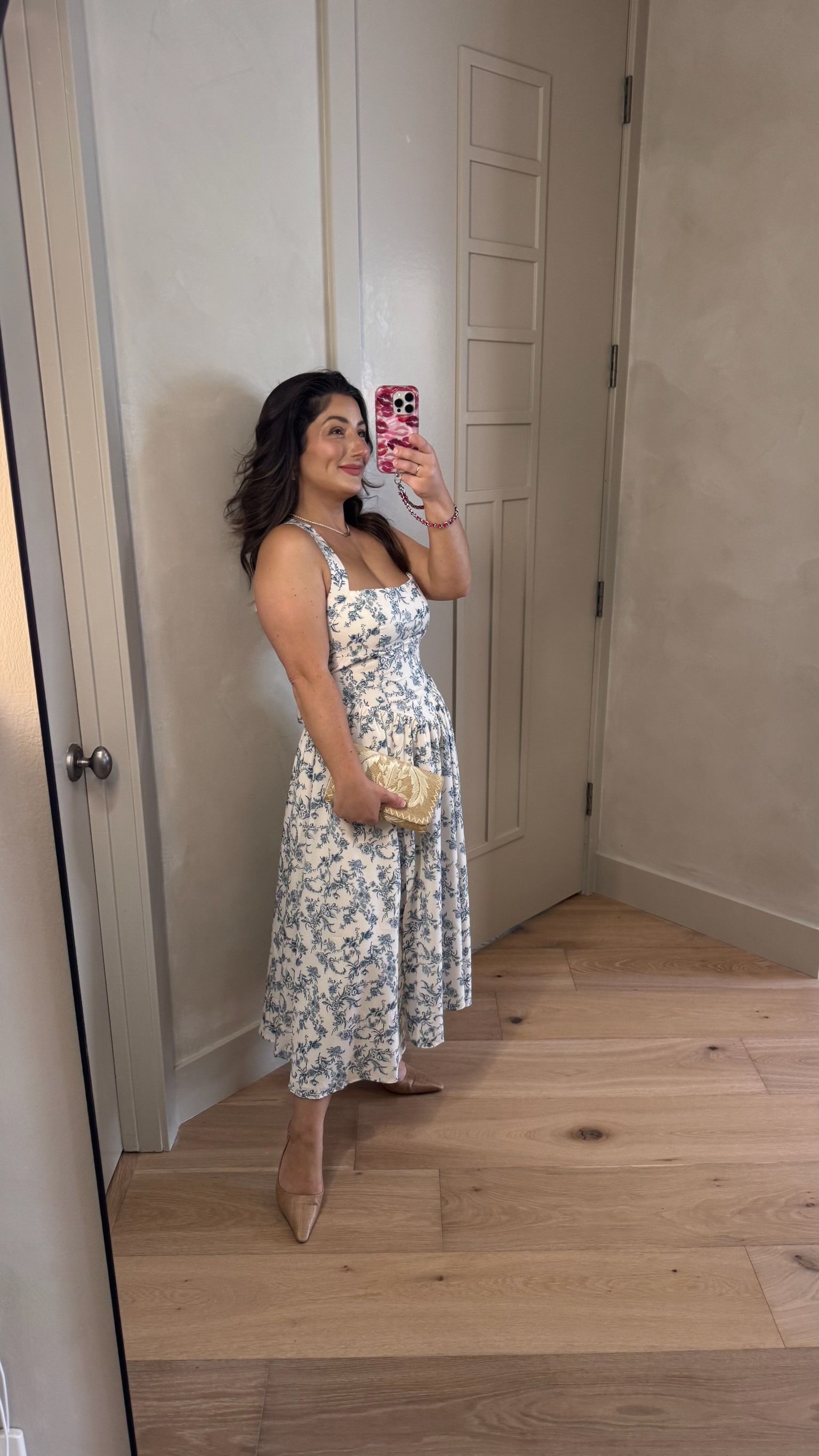 Gorgeous floral dress for spring, summer and vacations! 

Size small
5’0” 140lbs 

#LTKPetite #LTKootd #LTKSeasonal