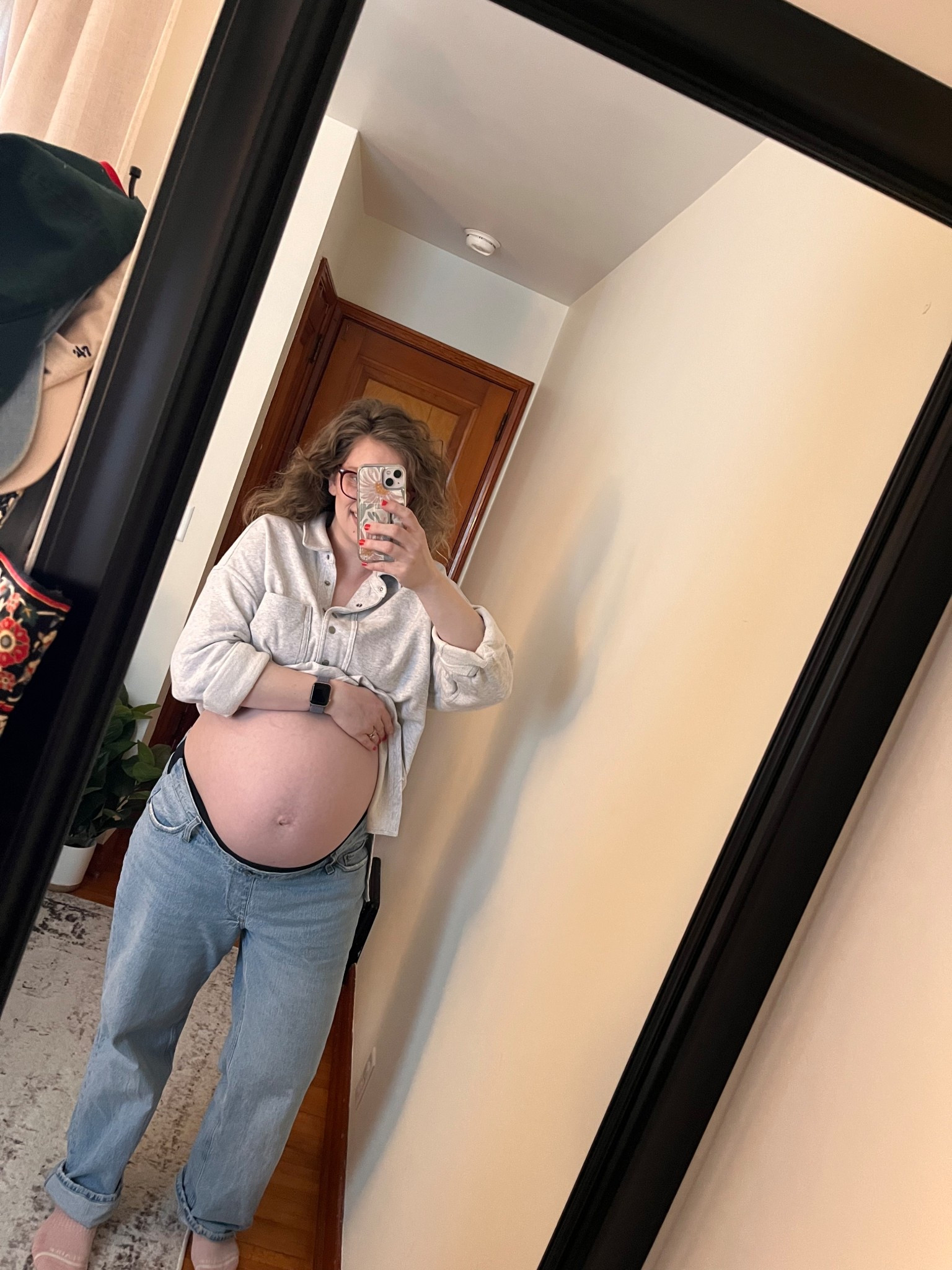 These jeans are the maternity ones from Abercrombie and I’m borrowing them from a friend but I love them sooo much! Also linked a pair I love from Amazon! Got in a size large! 