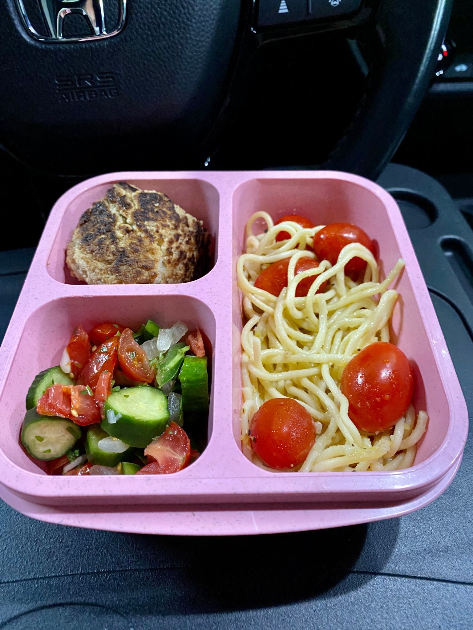 The best way to eat during your work lunch break, in the car peacefully 😌

Work lunch: Pasta with tomatoes, tofu patty and spicy veggies 🥰

#LTKfoodie #LTKselfcare #LTKdayinmylife