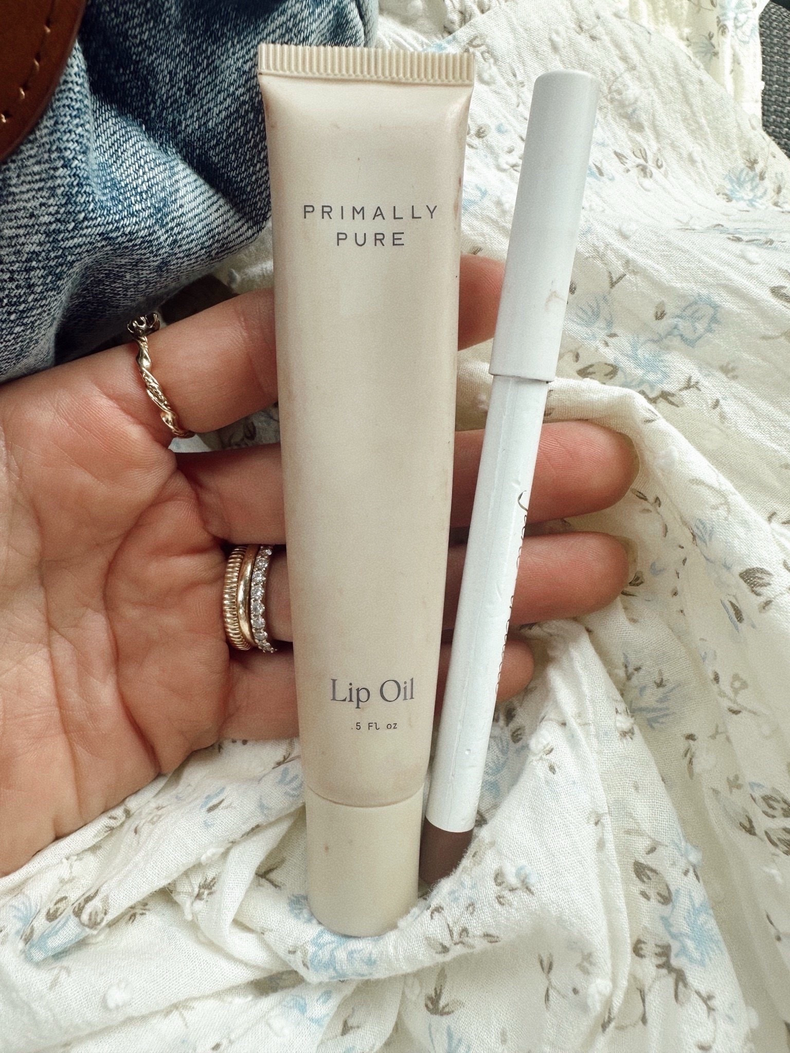 @primallypure lip oil | “Kerstyn10” for 10% off! — This nontoxic lip combo has been my go to these past few weeks!! I love this lip oil from Primally pure! It’s so hydrating and it’s so reassuring to know that what I’m putting on my lips is clean ingredients and nontoxic!! I have a code with them to save you 10%! “Kerstyn10” for 10% off! 


#LTKGiftGuide #LTKHoliday