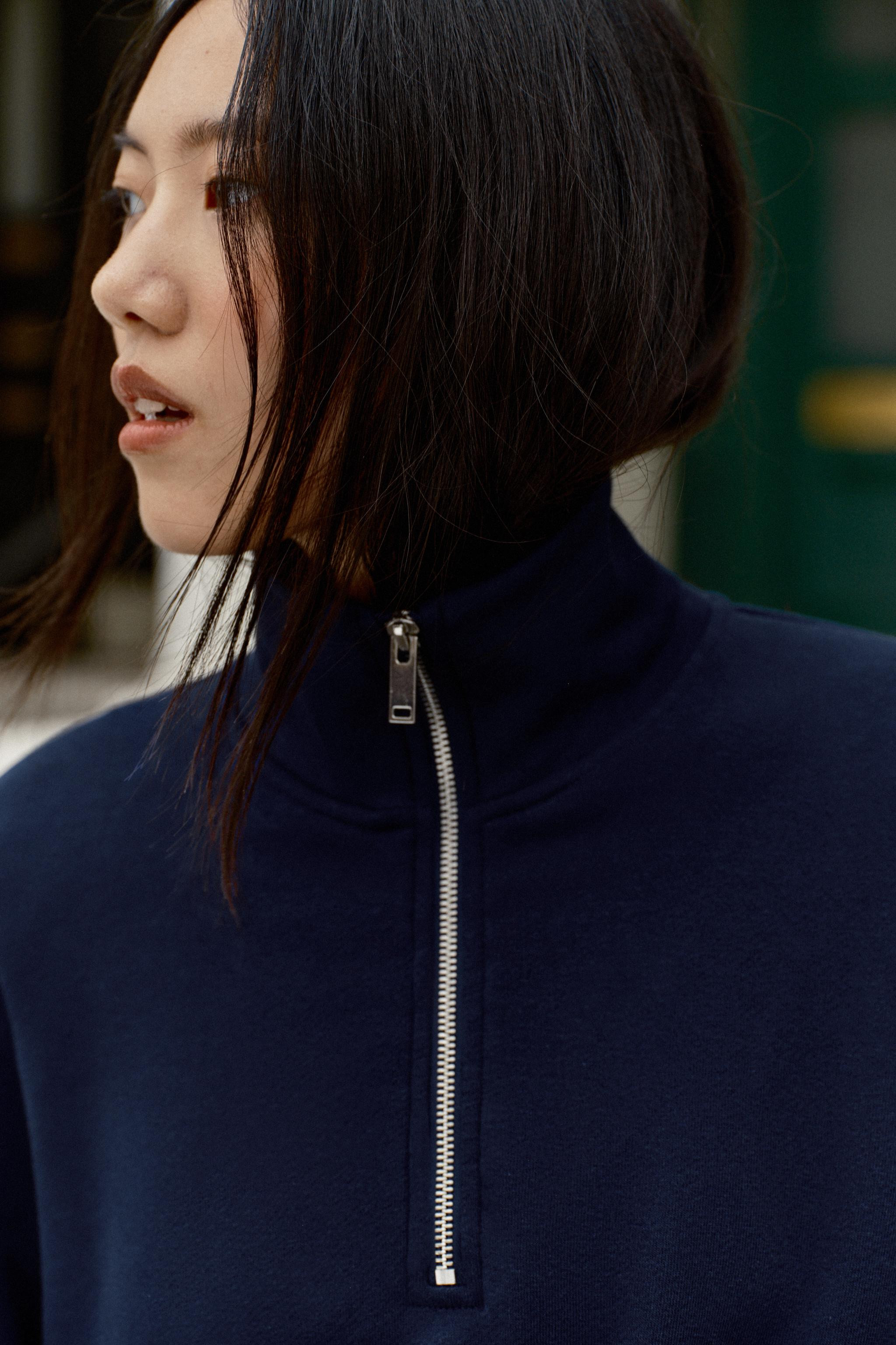METAL ZIP SWEATSHIRT | Zara UK