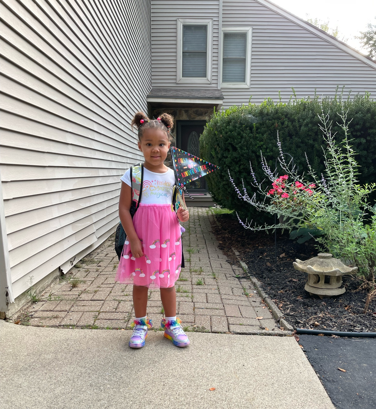 Kindergarten first day fit! ✨☁️🩷✏️📚#firstdayoutfit #firstdayfit #backtoschoolfit #firstdayofkinder 

#LTKKids #LTKBacktoSchool #LTKSeasonal