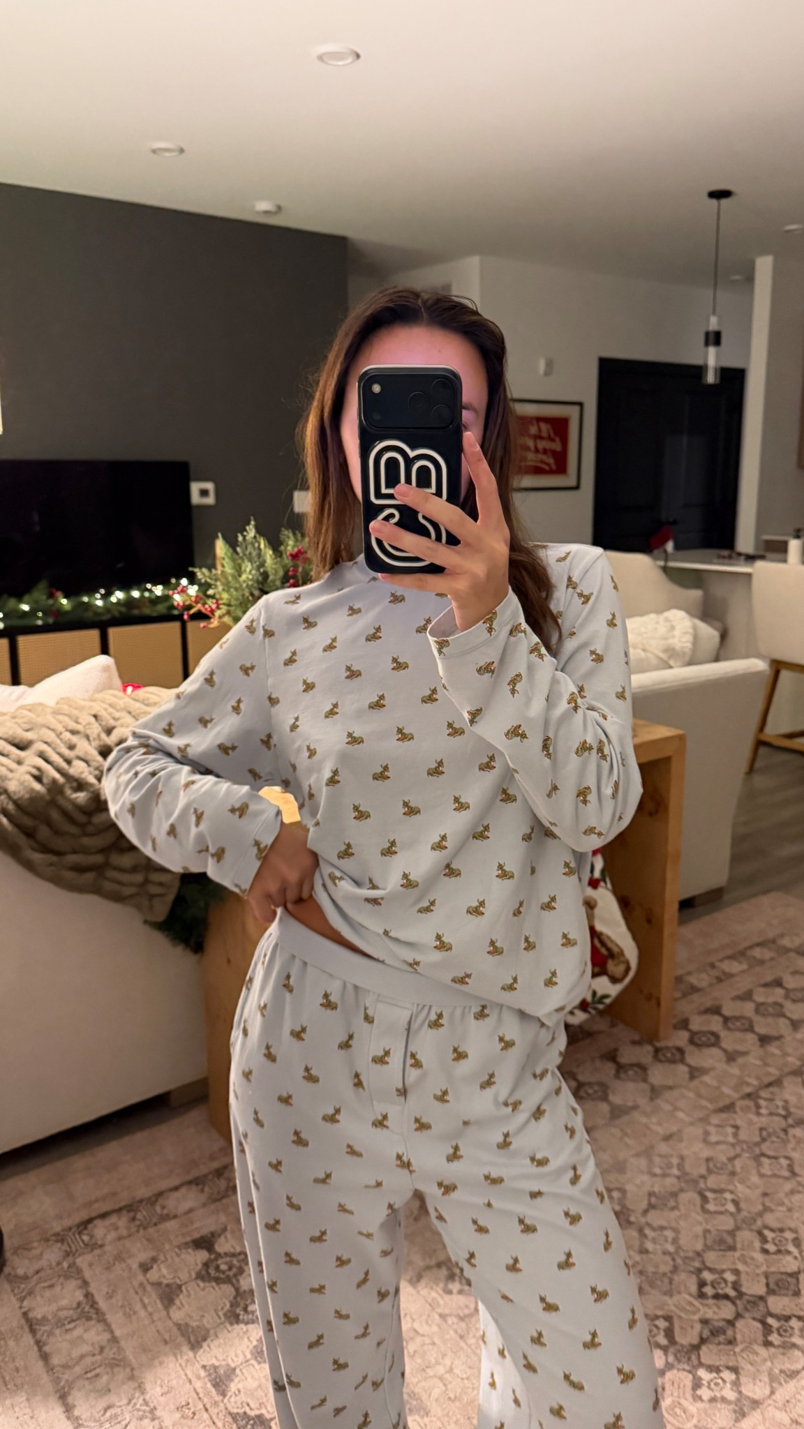 XS! Love these they’re soft. You can’t tell in the pic but they do have a higher neck so take note!