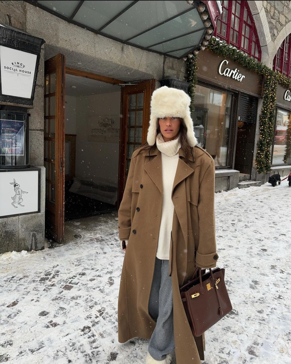 Trench coat Nikola en laine et cachemire marron The Frankie Shop, pantalon en laine gris, pantalon Massimo Dutti, pull en laine blanc, pull col montant 

#LTKSeasonal