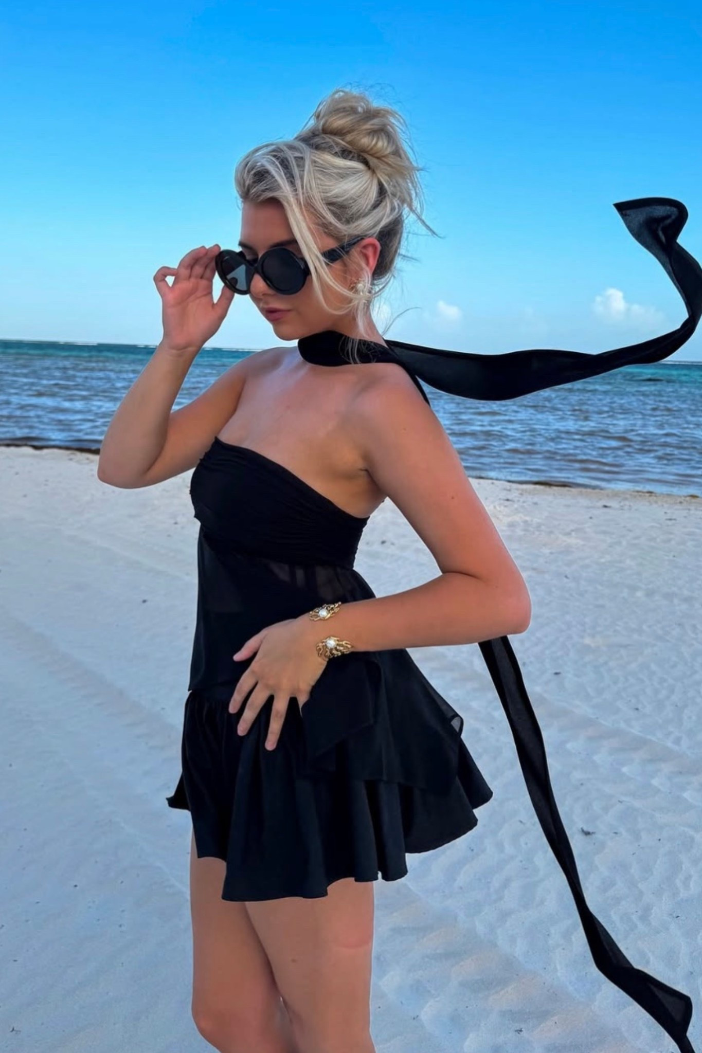 Black mini vacation outfit with scarf #vacation #black #outfit #ideas

#LTKPetite #LTKTravel #LTKSeasonal