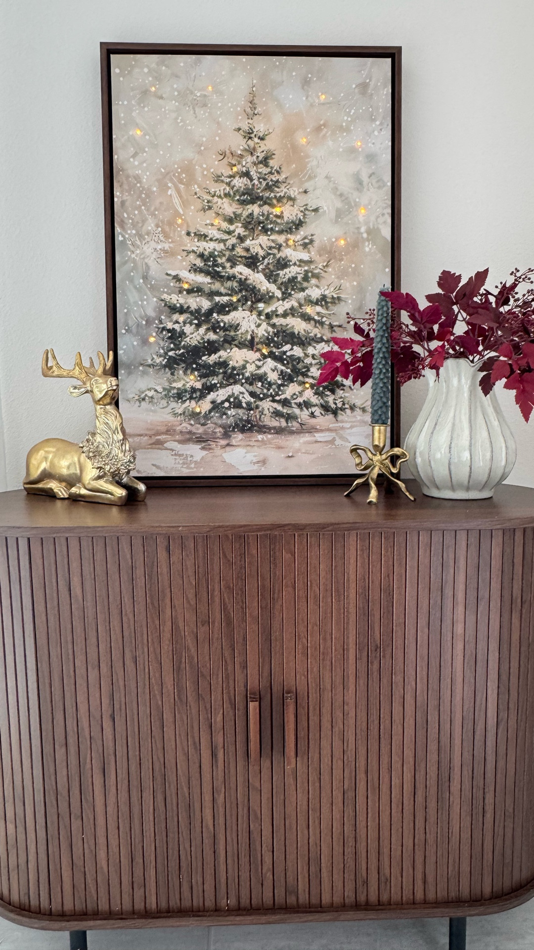 Of course! Here’s the caption translated and polished for your LTK account in English:

⸻

✨ The magic is already in the air… ✨
I couldn’t wait any longer to start decorating for Christmas — this year I want to enjoy it for as long as possible.

Be honest… have you started too, or are you still holding back? 🎄🙋🏻‍♀️

#ChristmasDecor #HolidayVibes #FestiveHome #EarlyDecorator #ChristmasSeason

#LTKHome #LTKSeasonal #LTKSaleAlert