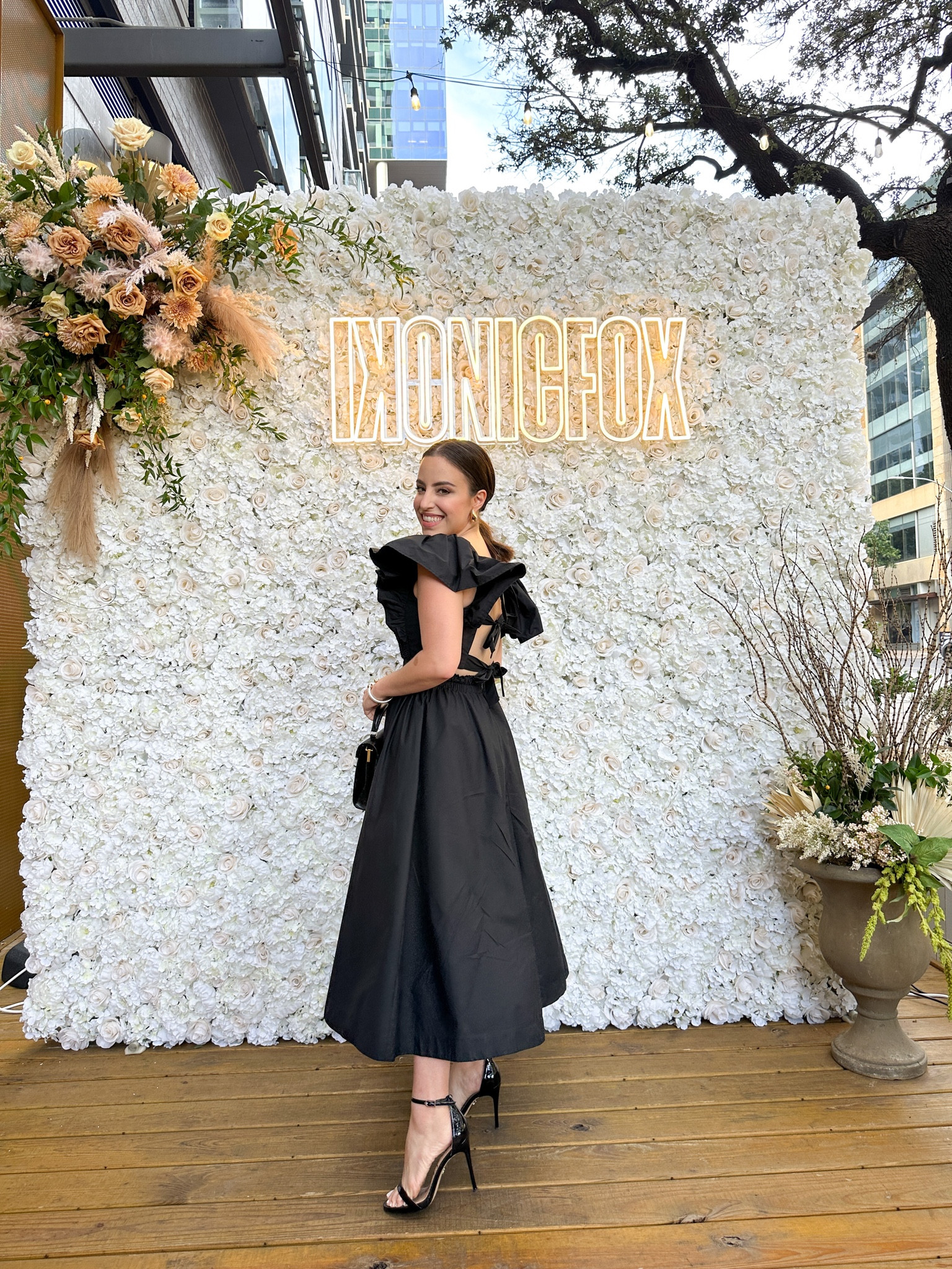 The most beautiful black midi dress! Obsessed with the sleeves and the back. Wearing size XS



#LTKstyletip #LTKparties #LTKHoliday