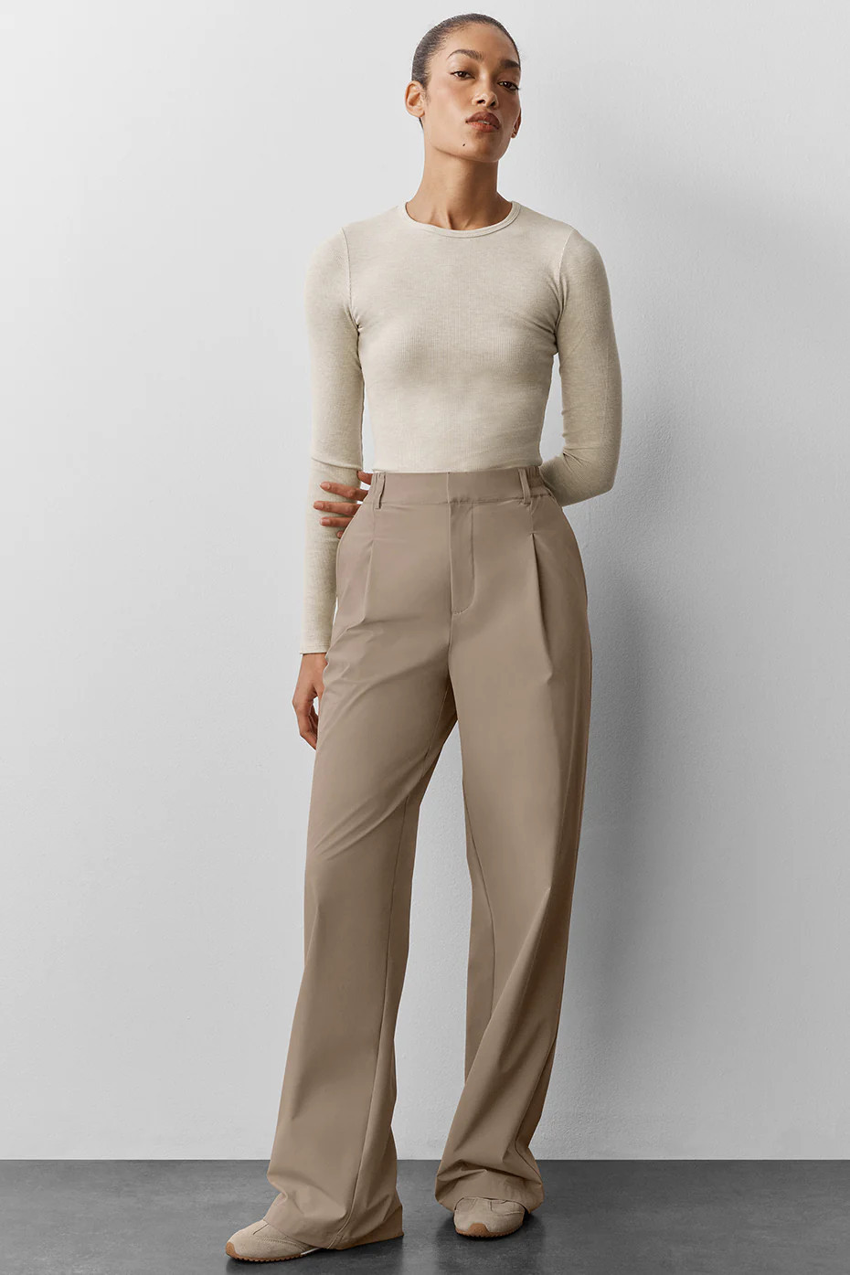 ALO | High-Waist Pursuit Trouser (Long) in Gravel, Size: Large | Alo Yoga (US)
