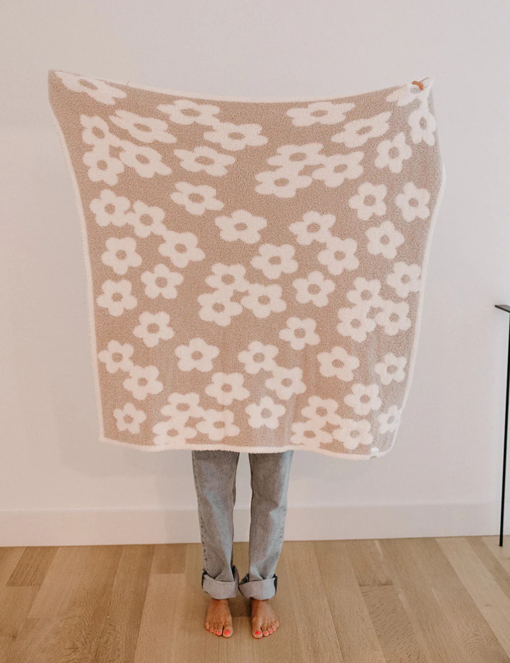TSC x Madi Nelson: Daisies in Bloom Buttery Blanket | The Styled Collection