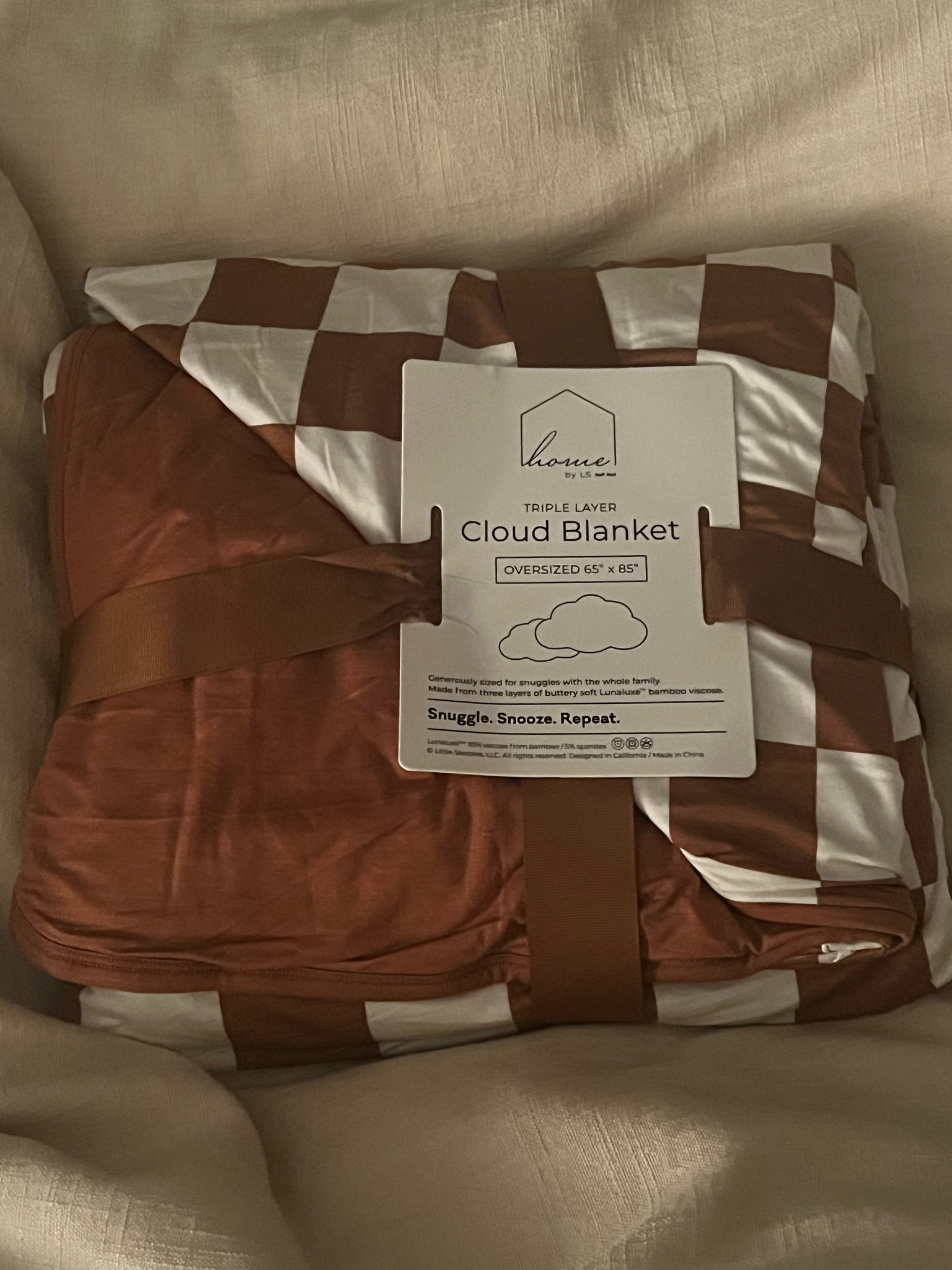 The best bamboo blanket of all time! I have a few of the regular cloud throw blankets, but I finally got one of the oversized ones and it is a GAME CHANGER. Large and cool, but also heavy (but lightweight?) … it’s a miracle. 

#homefinds #bambooblanket #bambooclothing #homegoods #housewarminggifts #giftsforher #throwblanket #livingroom #bedroom

#LTKhome #LTKfamily #LTKkids
