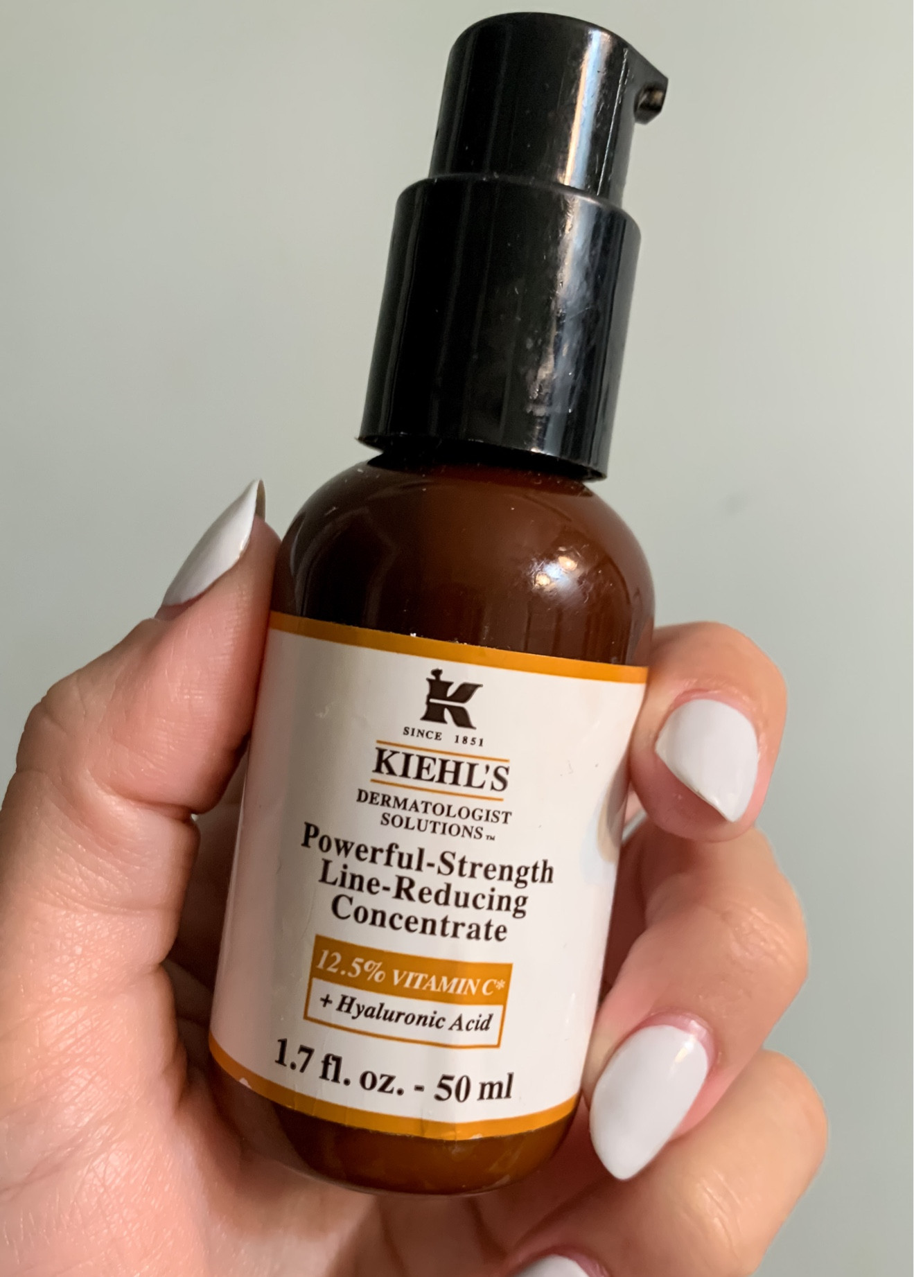 12.5% Vitamin C + Hyaluronic Acid = yes plz! 

I love a vitamin C serum, and this is one for the books 🍊 love love love the consistency and smell! Apply after toning {Ferulic Brew Antioxidant Facial Treatment} and before moisturizer {Ultra Facial Cream}  


Kiehl’s 25% off site wide !!
Code: LTK25
Promo ends September 20 


#LTKmens #LTKbeauty #LTKSale