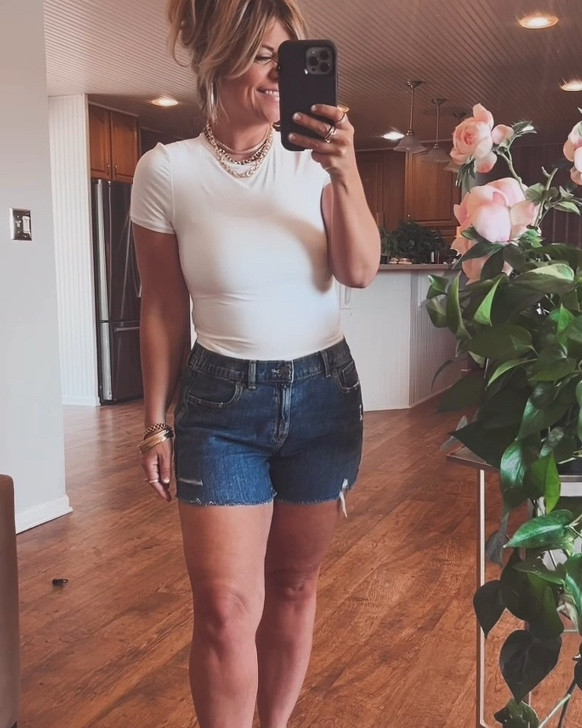 I’m wearing a medium in Aerie Shorts! 
Jean shorts size medium
Size 6 
Aerie finds 
Denim 
Casual summer outfits 
Bodysuits 

#LTKFindsUnder100 #LTKFindsUnder50