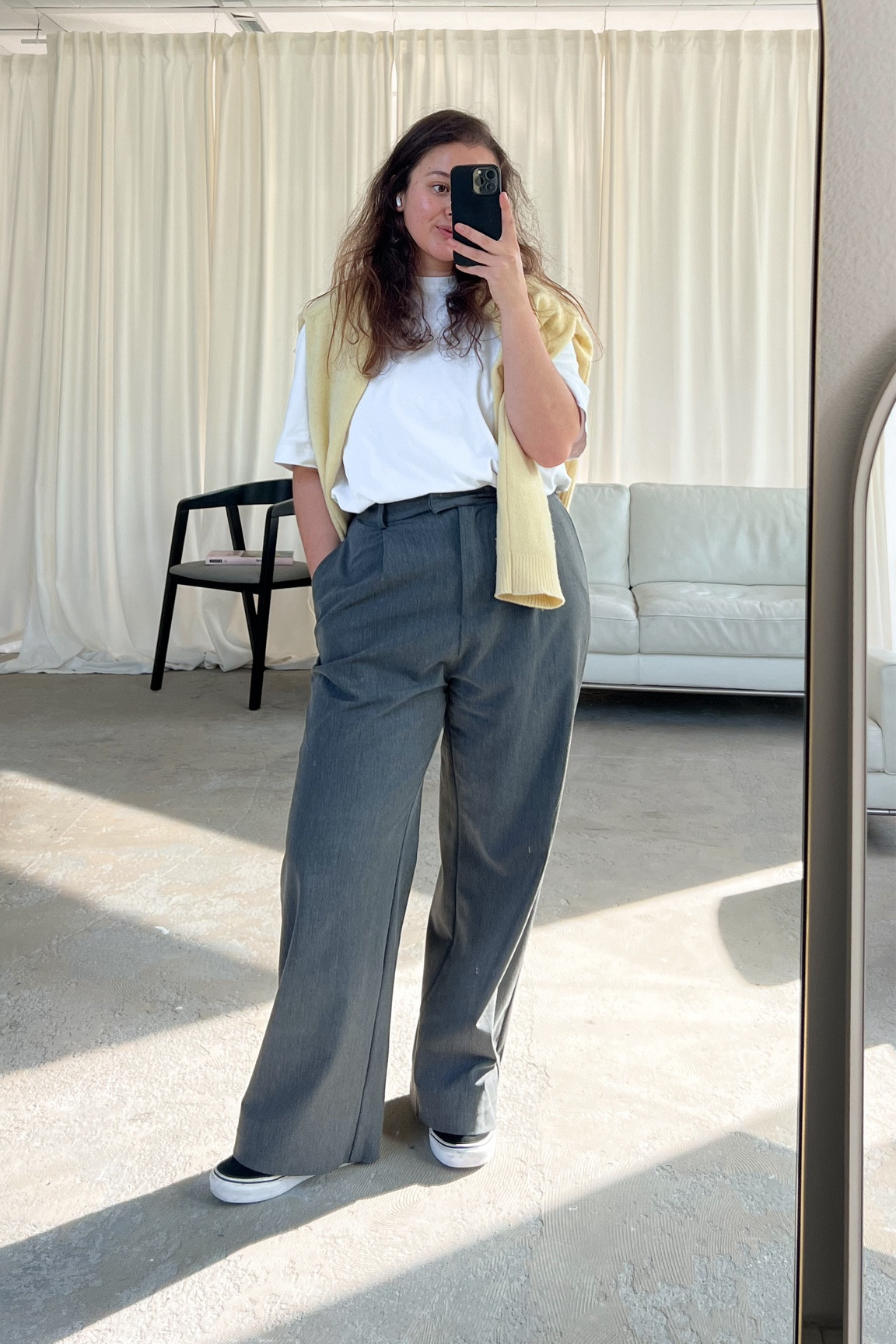 Minimal style inspo. Mid size minimal style inspo. Petite size style inspo. Summer outfit ideas. Petite style. Petite fashion. Mid size fashion. Mid size style. Minimal outfits. Minimal work outfit. Casual chic outfit. Transitional outfit. Spring outfit inspo. Transitional outfit inspo. 

#LTKnederlands #LTKeurope #LTKmidsize