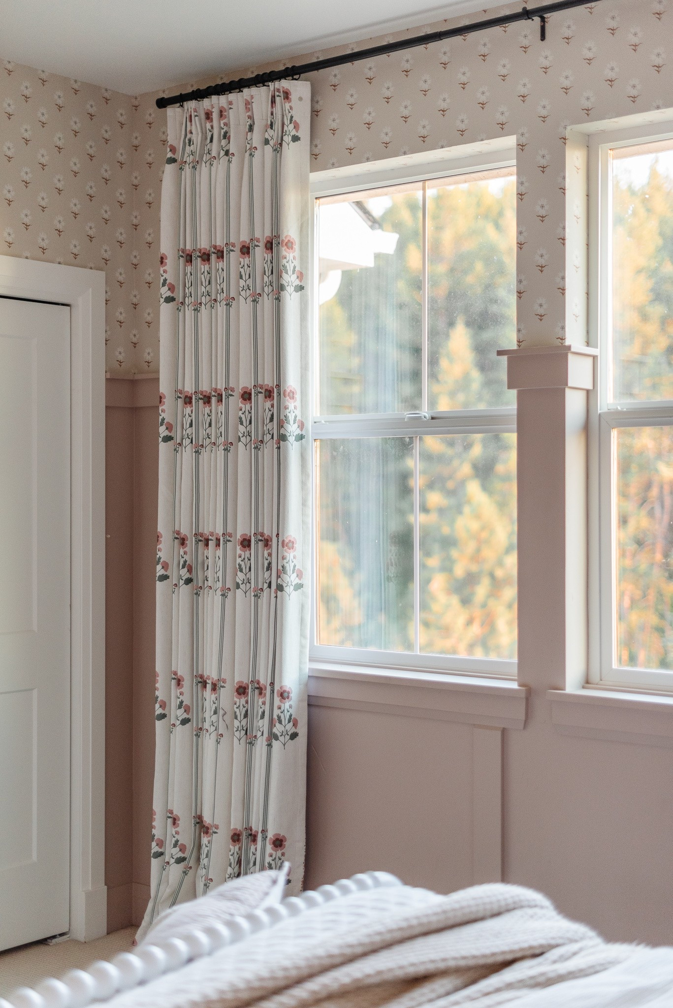 Love these new curtains, but not with the wallpaper… so we’re back to square one. Come see over on IG. 

Girls bedroom, bedroom decor, teen bedroom, tween bedroom, pink, bed, bedding, quince, quilt, Wayfair, spindle, bobbin, wallpaper, floral,

#LTKHome #LTKSaleAlert #LTKKids