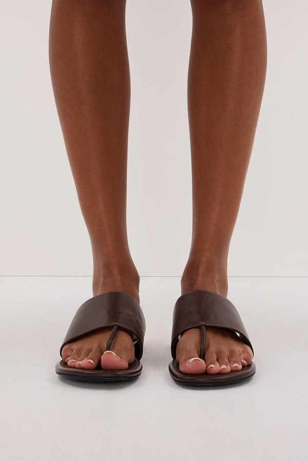 ALIAS MAE HEANIE CHOC THONG | DISSH