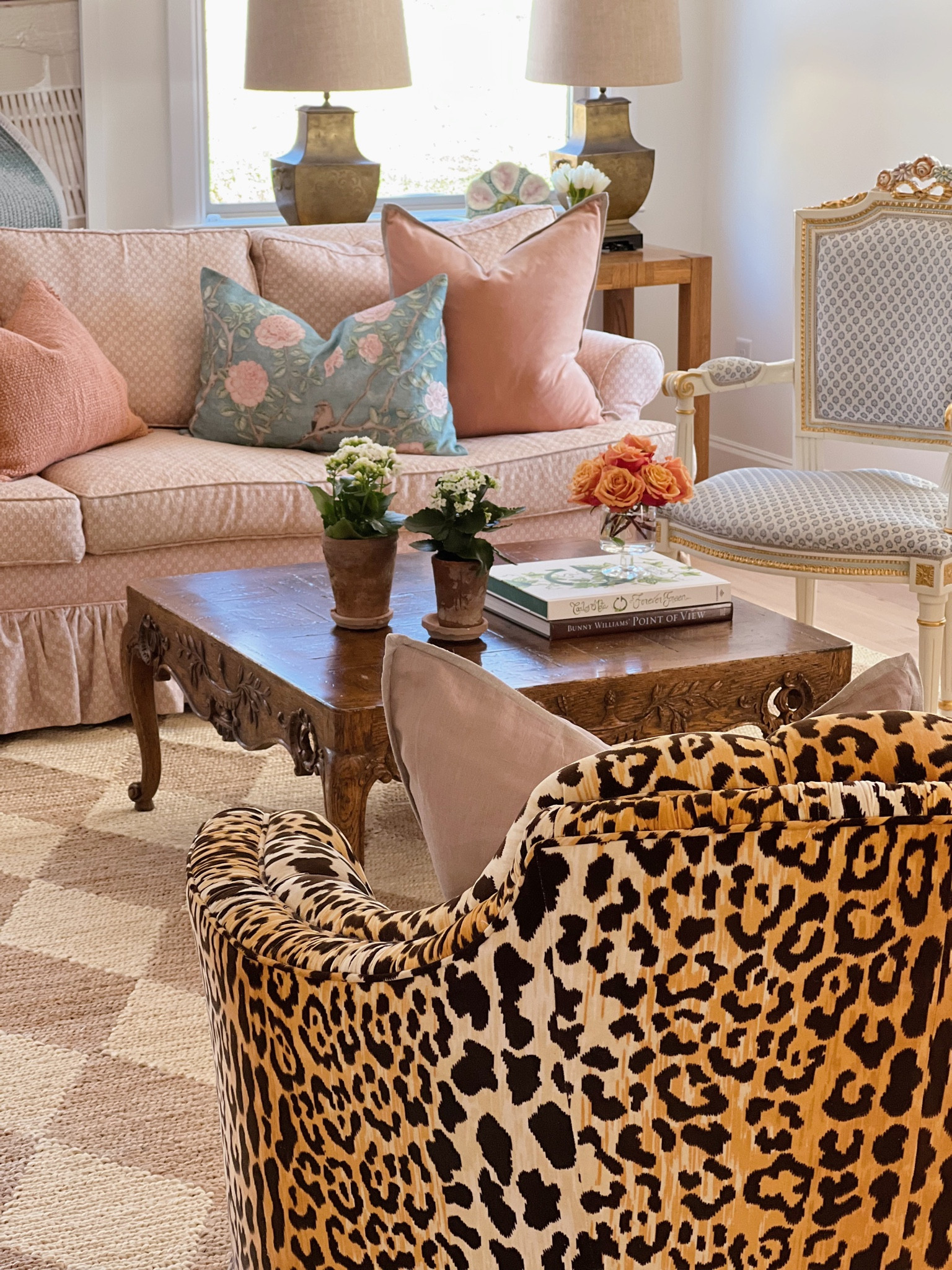 Our living room refresh with @annieselke #rug #jute #pillows #annieselke #dashandalbert

#LTKhome