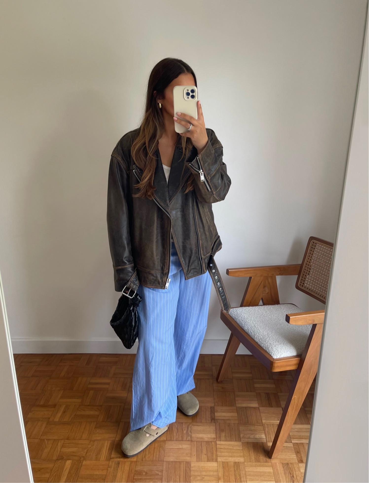 spring summer outfit 
leather jacket 
Birkenstock Boston clog