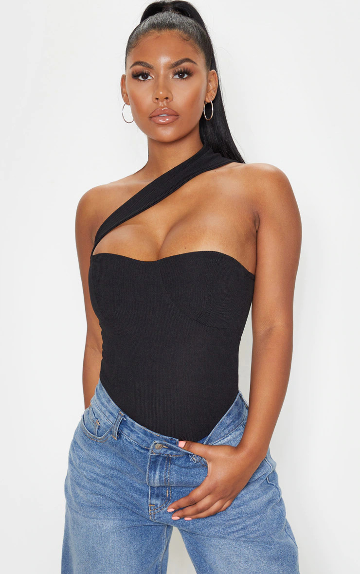Body côtelé noir à lanière asymétrique | PrettyLittleThing (FR)