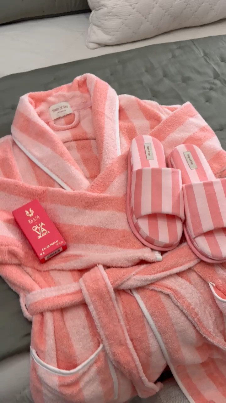 Travel essentials: cute PJs, cozy robe, and good vibes ✈️🌸

#TravelStyle #SpringEssentials #MatchingSet #CozyVibes #PajamaStyle #AirportOutfit #SelfCareMoments #LTKStyle #ComfortChic #TravelEssentials #SoftGirlAesthetic #SpringVibes #StayCozy #EverydayLuxury 

 #LTKootd #LTKU #LTKTravel