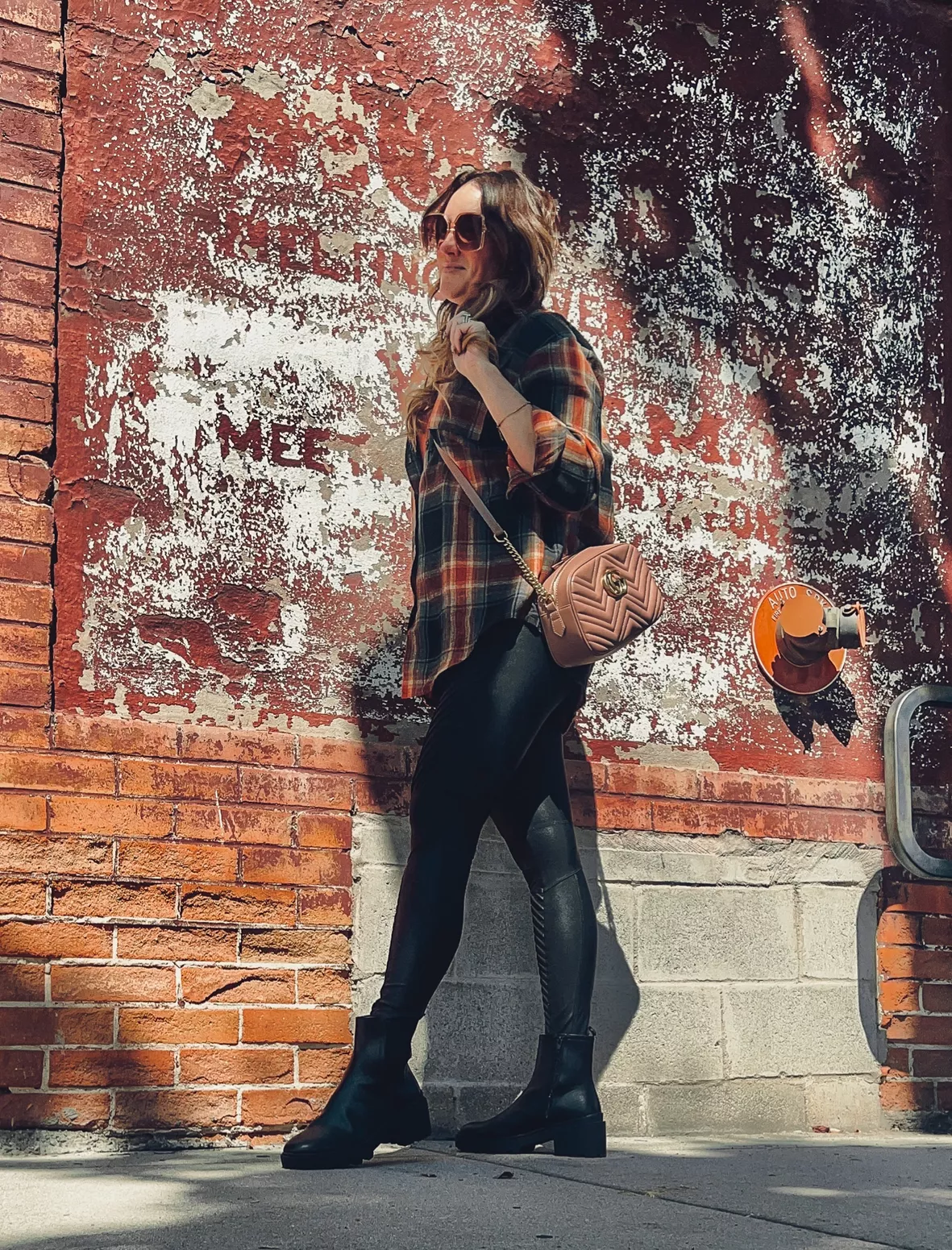 🍁 Embracing Fall in cozy chic style: Flannel, leggings, and