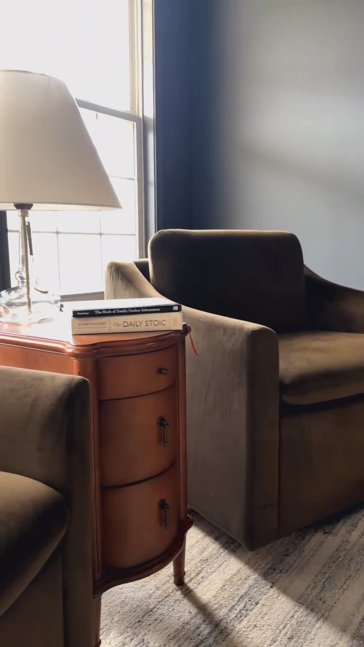 The same sweet little table I bought for Ellie’s nightstand, but in a different color. 🤌🏻 Fits perfectly in Matt’s office. It’s slowly coming together in here. Comment below for the link and grab it while it’s on sale!

Amazon furniture finds, home office for men

#LTKHome #LTKMens #LTKKids