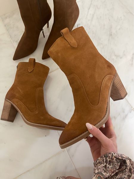 Fall suede ankle boots 
Cellajaneblog 