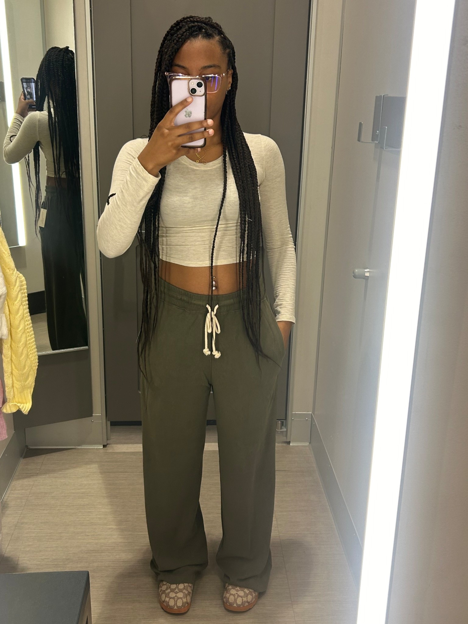 These pants are soo comfy !! I love the rope jaw string and the color is perfect for the fall aesthetic !  


#LTKootd #LTKPetite #LTKSeasonal