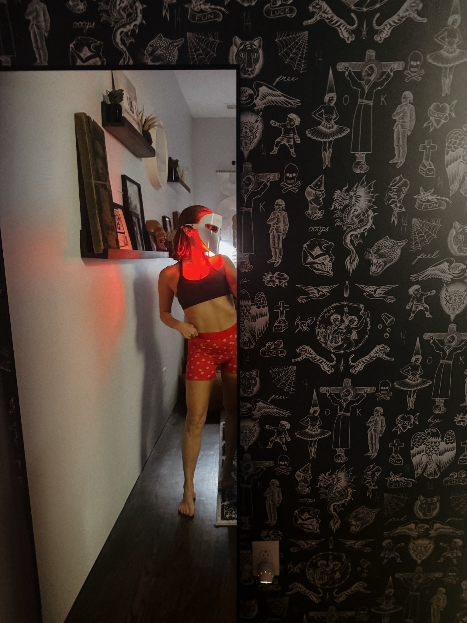 mornings w Mirabella’s led face mask 🖤👌🏼

#LTKbeauty #LTKU #LTKGiftGuide