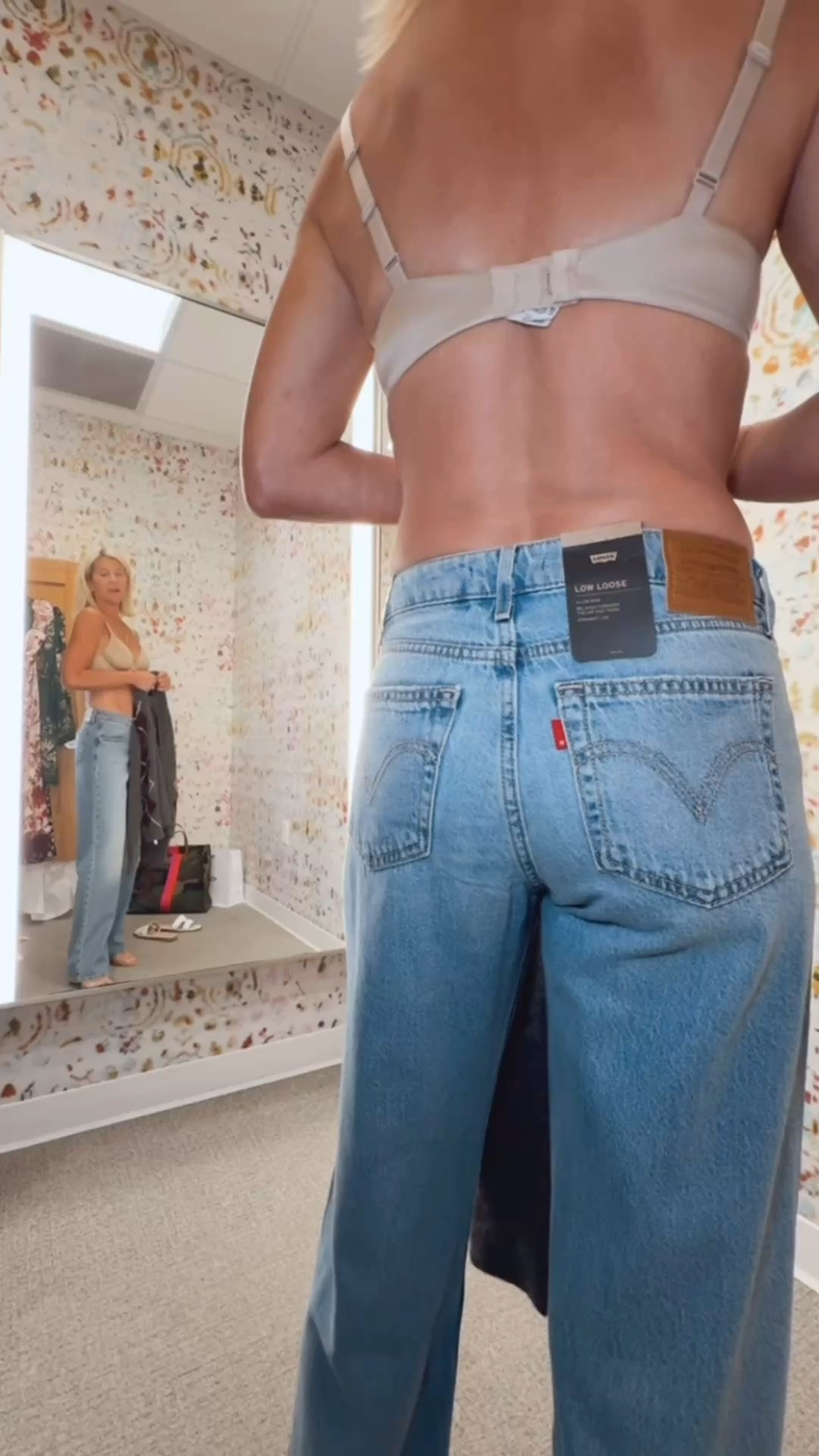 The Basics Series

5. Light Wash Denim

Not every outfit needs to feel dressy.

A great pair of light wash jeans brings an easy, relaxed feel while still looking polished. These are the jeans you'll wear with everything from sneakers to loafers.

Wardrobe staples should make life easier.
Wearing a 25 fits tts.

#LTKOver40 #LTKSeasonal #LTKSaleAlert