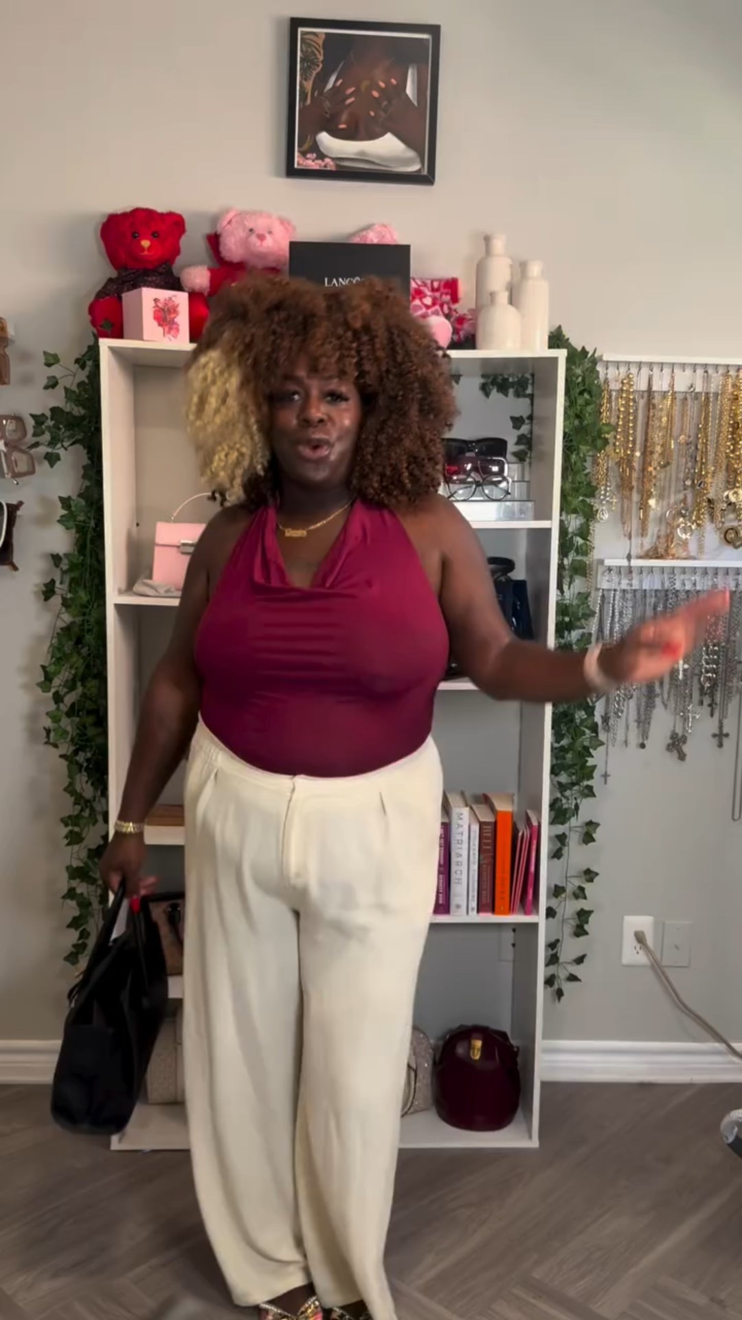 Happy Monday Everyone. Hope you’re enjoying it. 

Top- @halara_official  Halter Crowl Neck Top
Pants - @amazon 
Bracelets @lisagozlanjewelry 

#loungewear #linenpants #dallascontentcreator