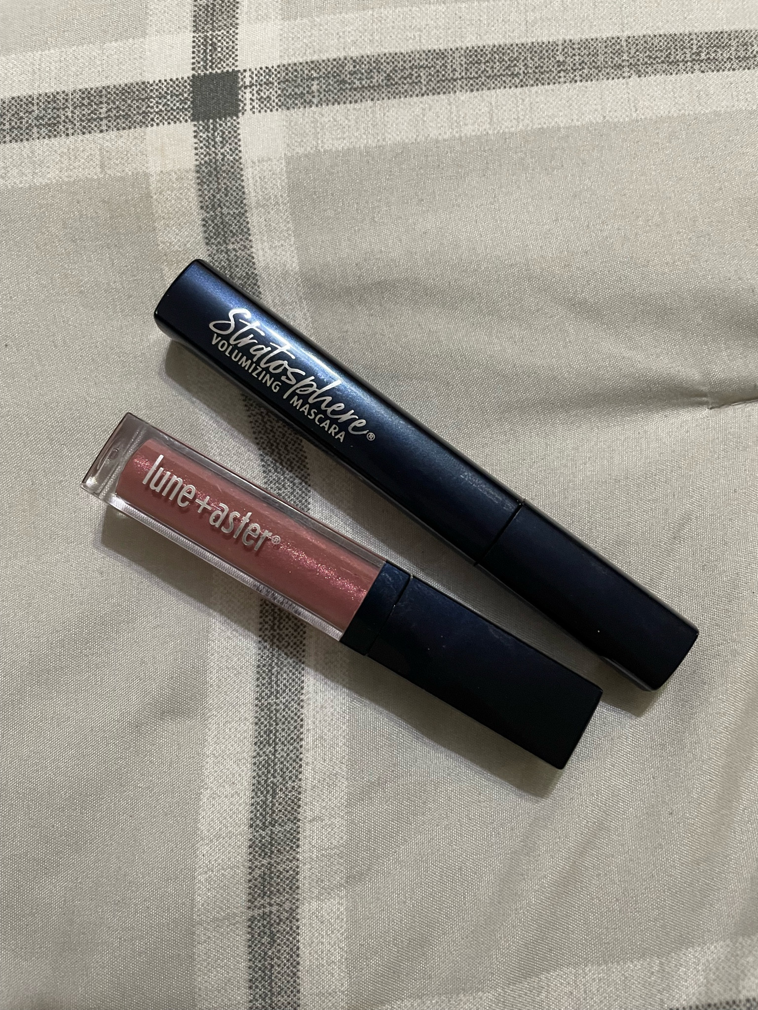 New mascara & lipgloss 
Lipgloss - vlogger

#LTKFind #LTKstyletip #LTKGiftGuide