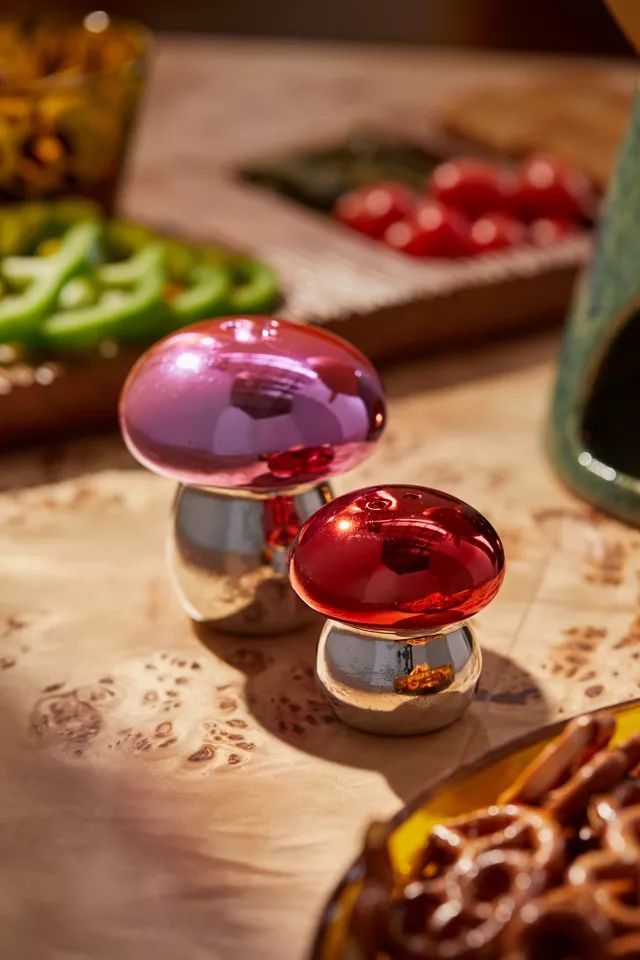 Mushroom Salt And Pepper Shaker Set | Urban Outfitters (US and RoW)