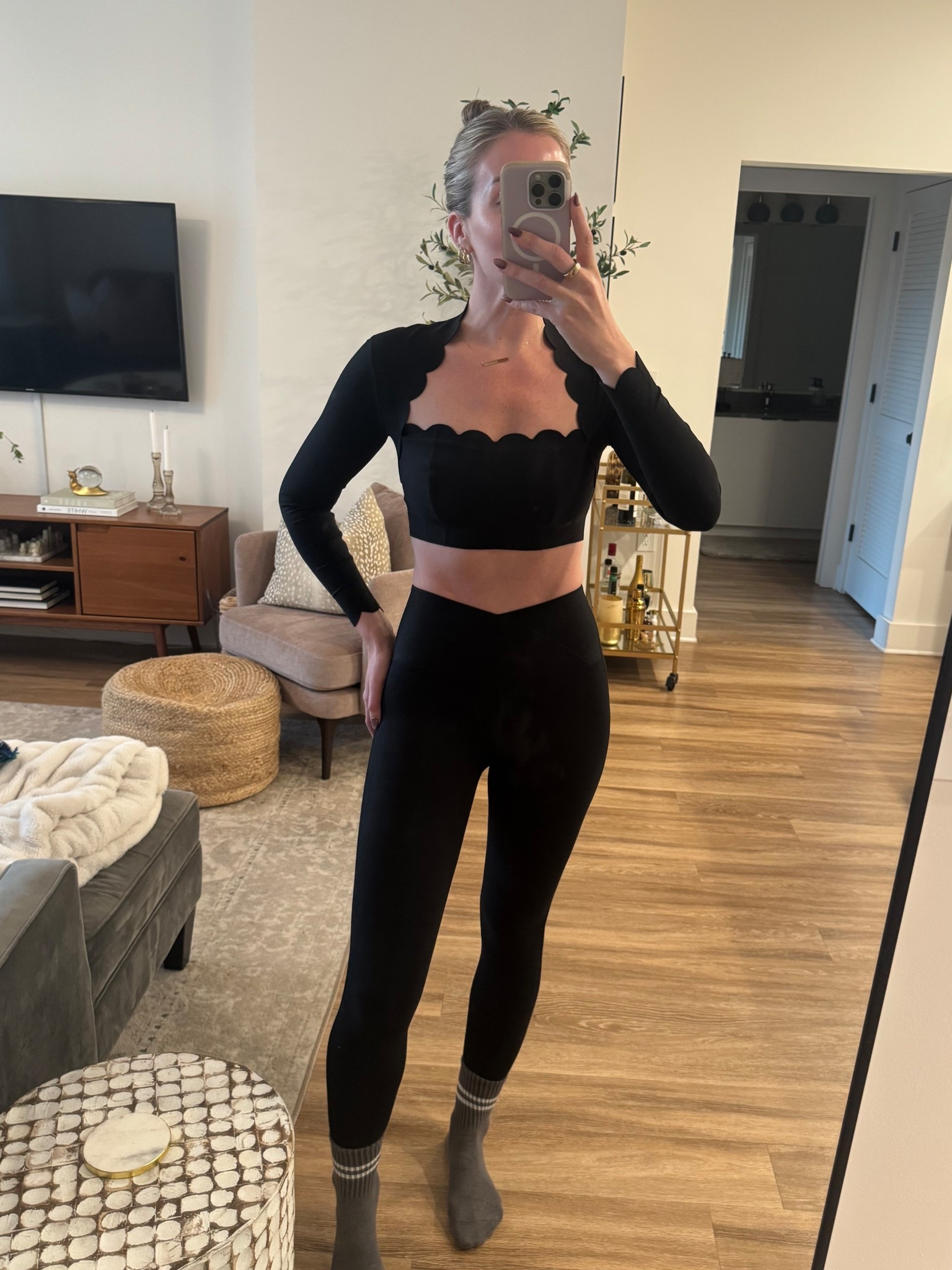 (Use code LOO for 15% off)I’ve never gotten more compliments on a workout set in my life! I’m wearing a small in both the top and the leggings. **The leggings are high compression you may want to size up 

#LTKootd #LTKActive #LTKfitnessgoals
