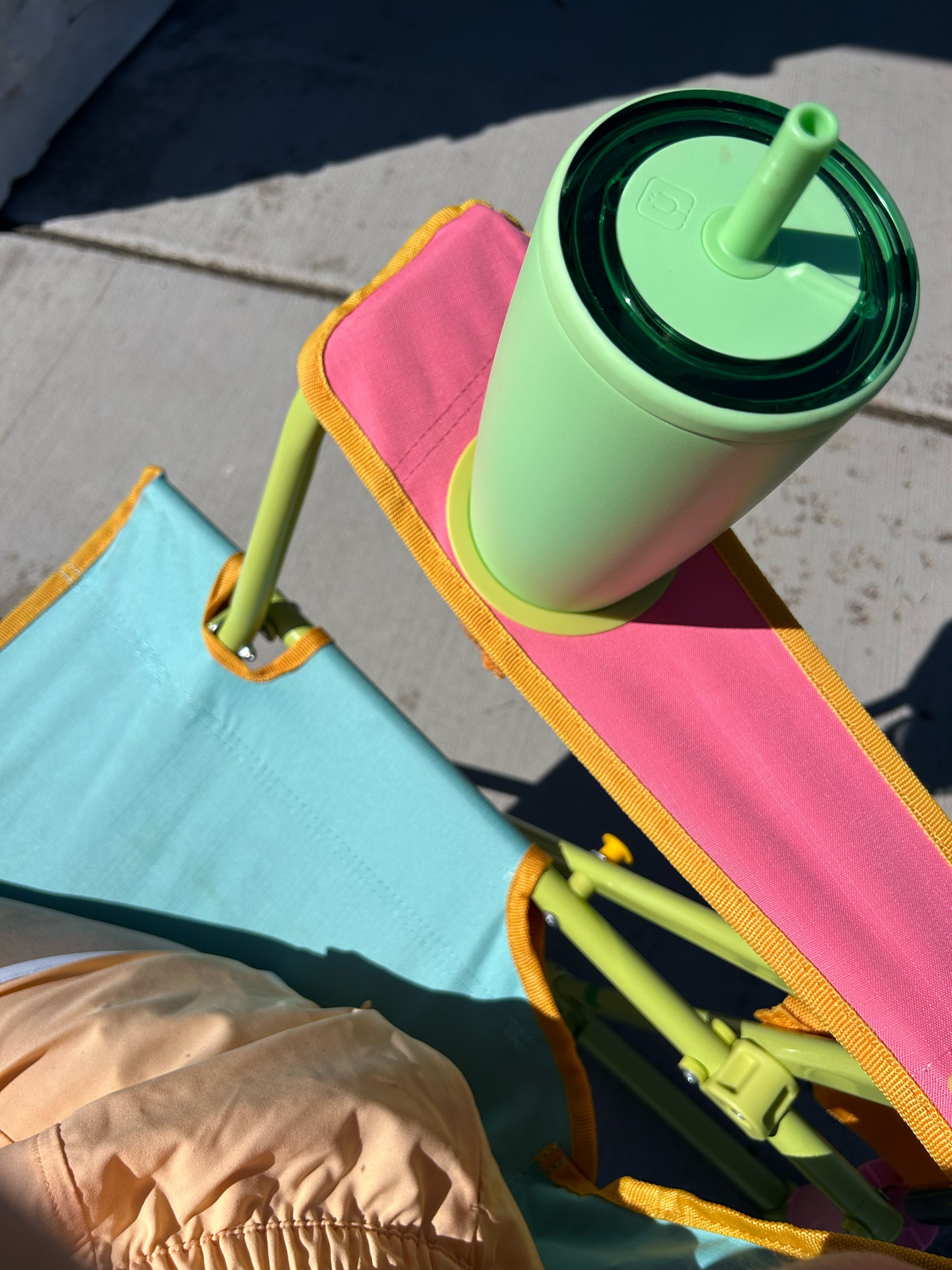 When your Brumate matches your lawn chair.🌷
