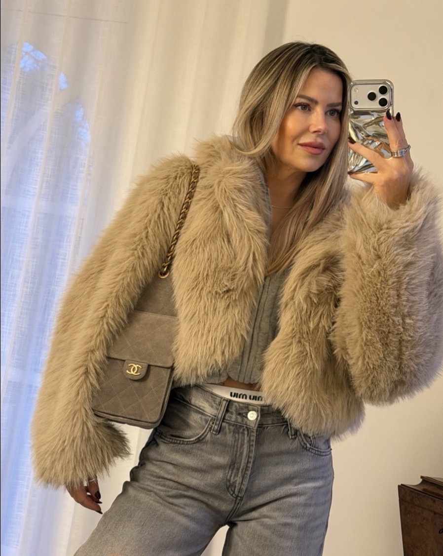 Cosy winter outfit 🩶🤎
My beige suede trainers are Miu Miu but I’ve found some great alternatives.#beigeoutfit #casualchic #revolve #freepeople  

#LTKjeans #LTKwinter #LTKuk