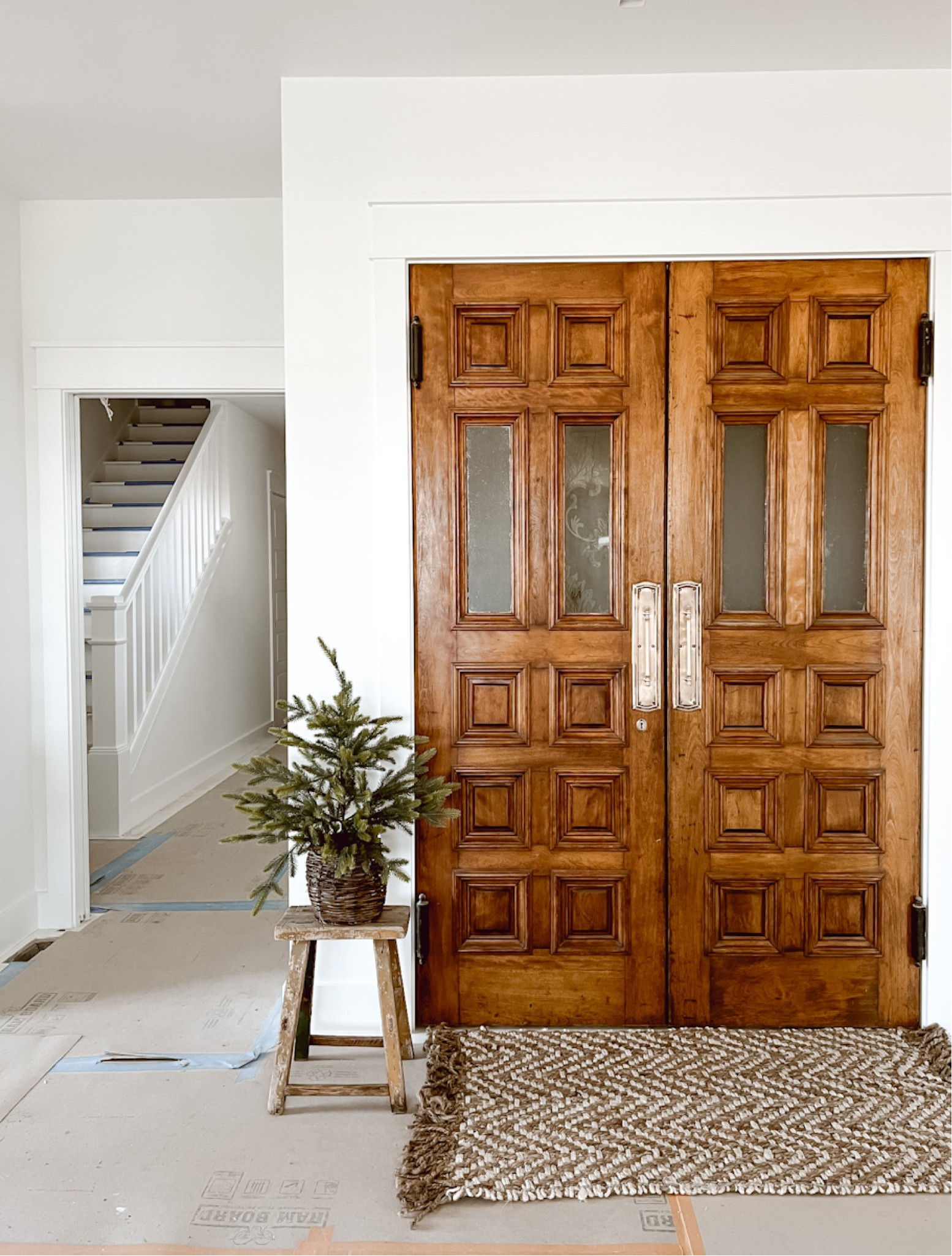 Slowly decorating our new home for Christmas!! We will officially be in there in a couple weeks and I can’t even begin to tell you guys how excited we are. 😭 We shared some of our collection in the picture with Antique Farmhouse and I am in LOVE. 

Christmas kitchen, white kitchen, Christmas decor, vintage Christmas, farmhouse Christmas, antique farmhouse, faux long needle trees, gold accents, Deb and Danelle

#LTKHoliday #LTKhome #LTKSeasonal