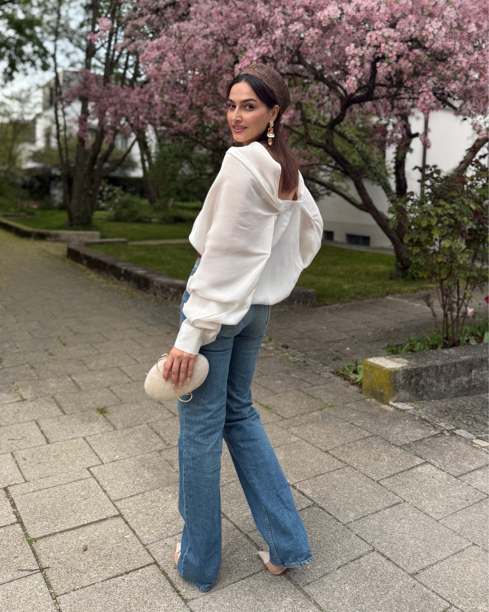 One shirt, three ways. The ultimate must-have – flawless fit, perfect shade, and a fabric that elevates every look.
And I know you already realized what’s my fave jeans 🤣

#LTKstyletip #LTKdatenight #LTKspring