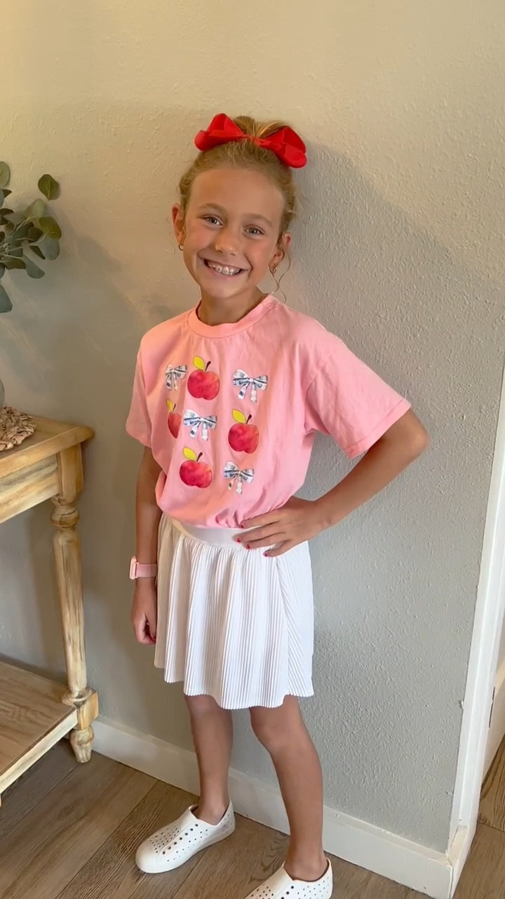 ✏️🎀 Last-minute back-to-school shopping?
This outfit is it — cute, comfy, and mama-approved 🙌🏼
Perfect for your little light to shine bright ✝️✨

#LTKKids #LTKFamily
