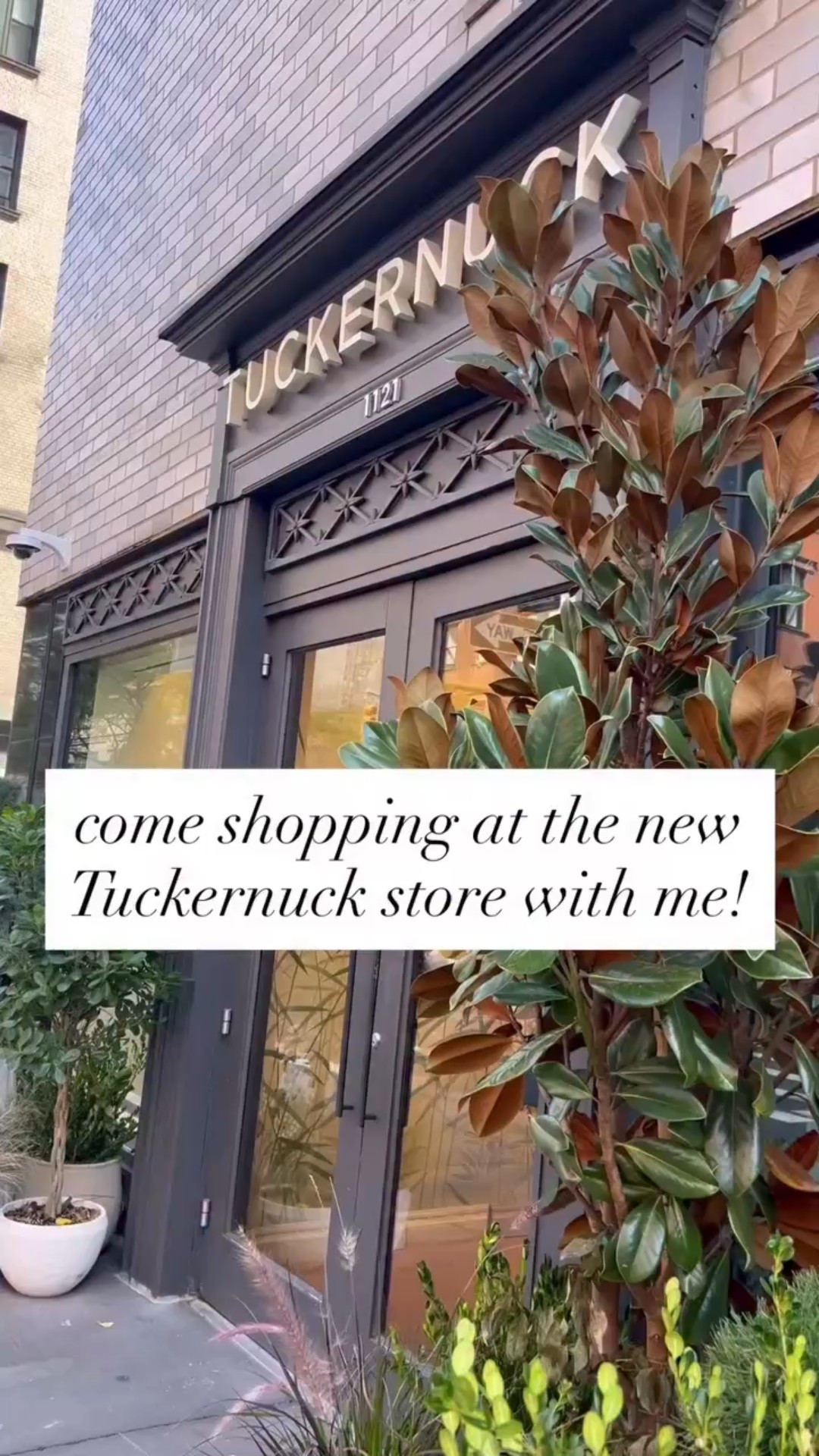 🥂 In-person shopping @tuckernuck!! I had the best time exploring Tuckernuck’s new store on the Upper East Side. I was on a mission to find a dress for our dinner (success) and something to wear for everyday tourism (success) and I’d have bought much more if I didn’t have this tiny carry-on 😂 Gorgeous store, great selection of merchandise- can’t ask for more than that! Please build more 😍 #tuckernuck #tuckernucking #tuckernucknyc #tuckernucknycflagship