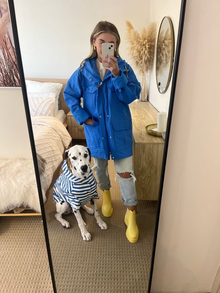 Rios rain coat is reversible! 
It’s yellow on the inside and blue stripy with yellow ducks on the other side! He wearing a size XL but they also have it in a XXL! It’s from Kmart Australia and I can’t tag the item on LTK so I’ll drop the link below ! Those not from Australia I’ve tagged similar options 

https://www.kmart.com.au/product/pet-reversible-raincoat-extra-large-yellow-43347445/

#kmart 
#raincoat #matchingoutfits #Dalmatian #northface  
