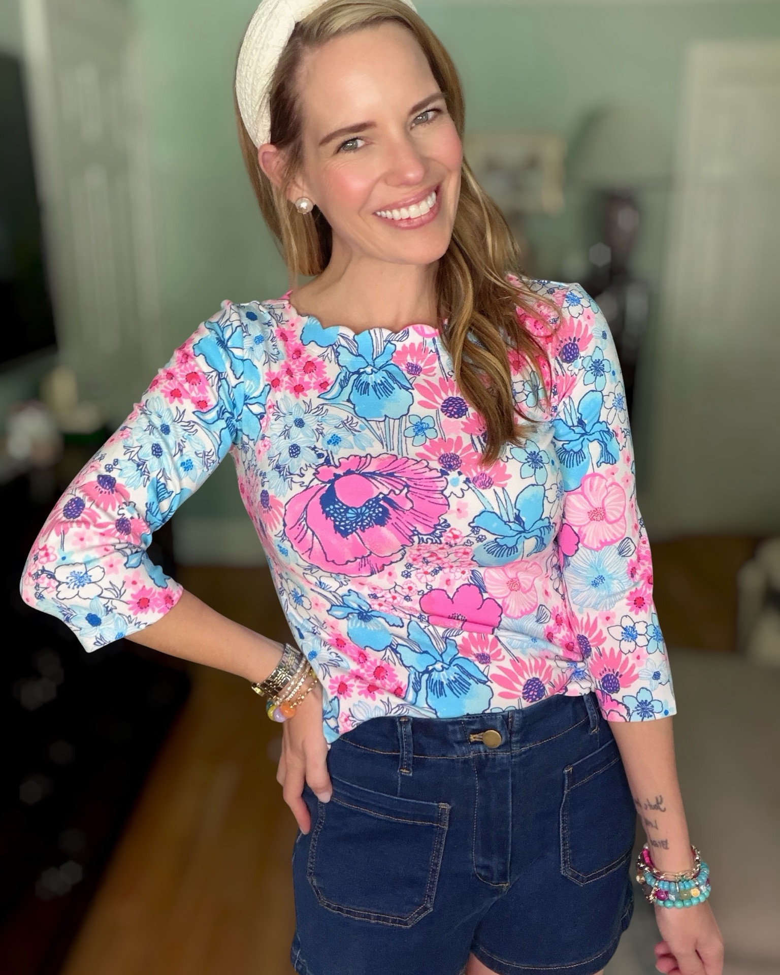 Lilly Pulitzer Gleeson Top & Patch Pocket Denim Shorts 💙🩷

This colorful Lilly Pulitzer Gleeson knit top pairs perfectly with my favorite dark wash patch pocket shorts for an easy summer outfit! The pink and blue floral print adds a fun pop of color, while the denim shorts keep the look casual and versatile. I finished it with colorful beaded bracelets and a classic white headband for a bright, preppy look that’s perfect for everyday wear. ☀️🌸✨

lilly pulitzer gleeson top, patch pocket denim shorts, colorful summer outfit, preppy fashion, pink and blue floral top, casual summer style, denim shorts outfit, colorful accessories, everyday summer look, feminine fashion inspiration 💙🩷🌸✨🛍️👒

#LTKOver40 #LTKootd #LTKSeasonal