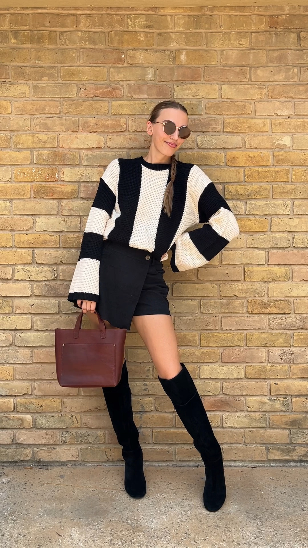Skorts might just be a girl’s best friend 👯‍♀️

5’7” wearing:

Sweater - Small
Skort - Small
Boots discontinued but tagged similar from one of my fave affordable shoe brands!

#stripedsweater #leatherbags #blackboots #falloutfitinspo #falloutfits2024 #corduroyskort 



#LTKStyleTip #LTKFallSale #LTKVideo