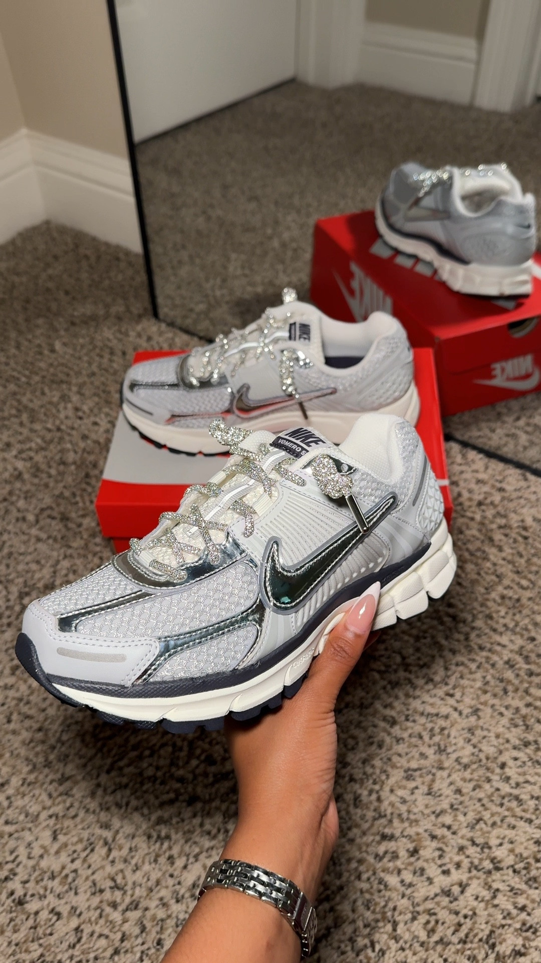 Nike Vomero 5! They come in multiple colors. 