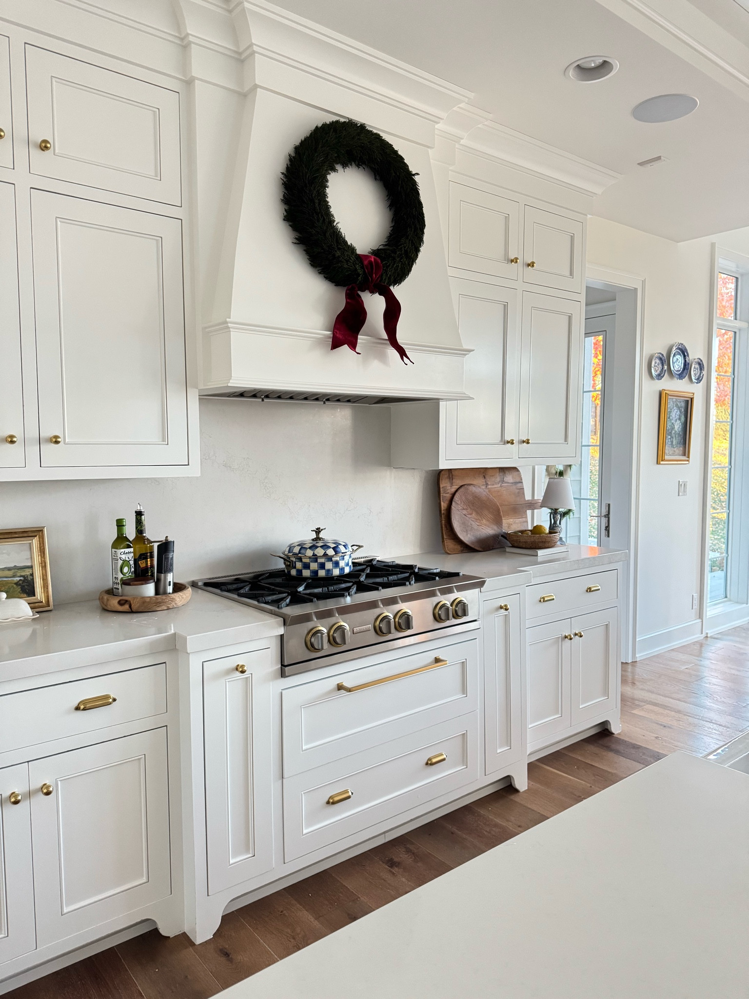 Kitchen decor, Christmas kitchen, Christmas wreath, kitchen cutting boards, kitchen styling, white kitchen, kitchen accessories 

#LTKSeasonal #LTKHome #LTKHoliday